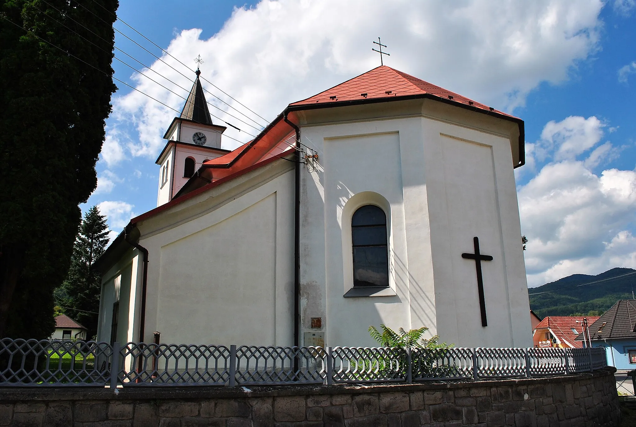 Photo showing: Žarnovica - katolícky kostol