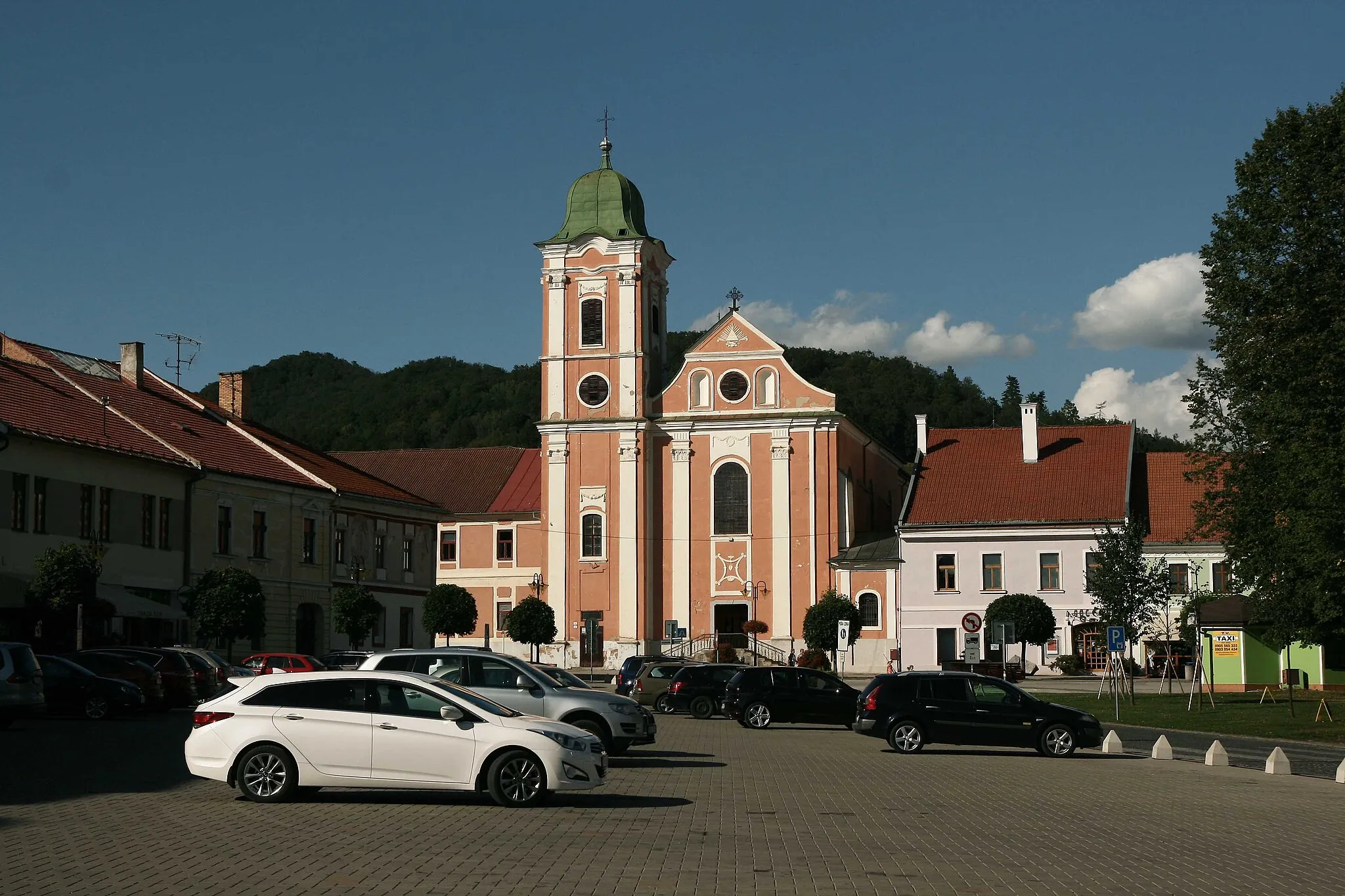 Photo showing: Baroque Saint Anne church in Rožňava, Slovakia.