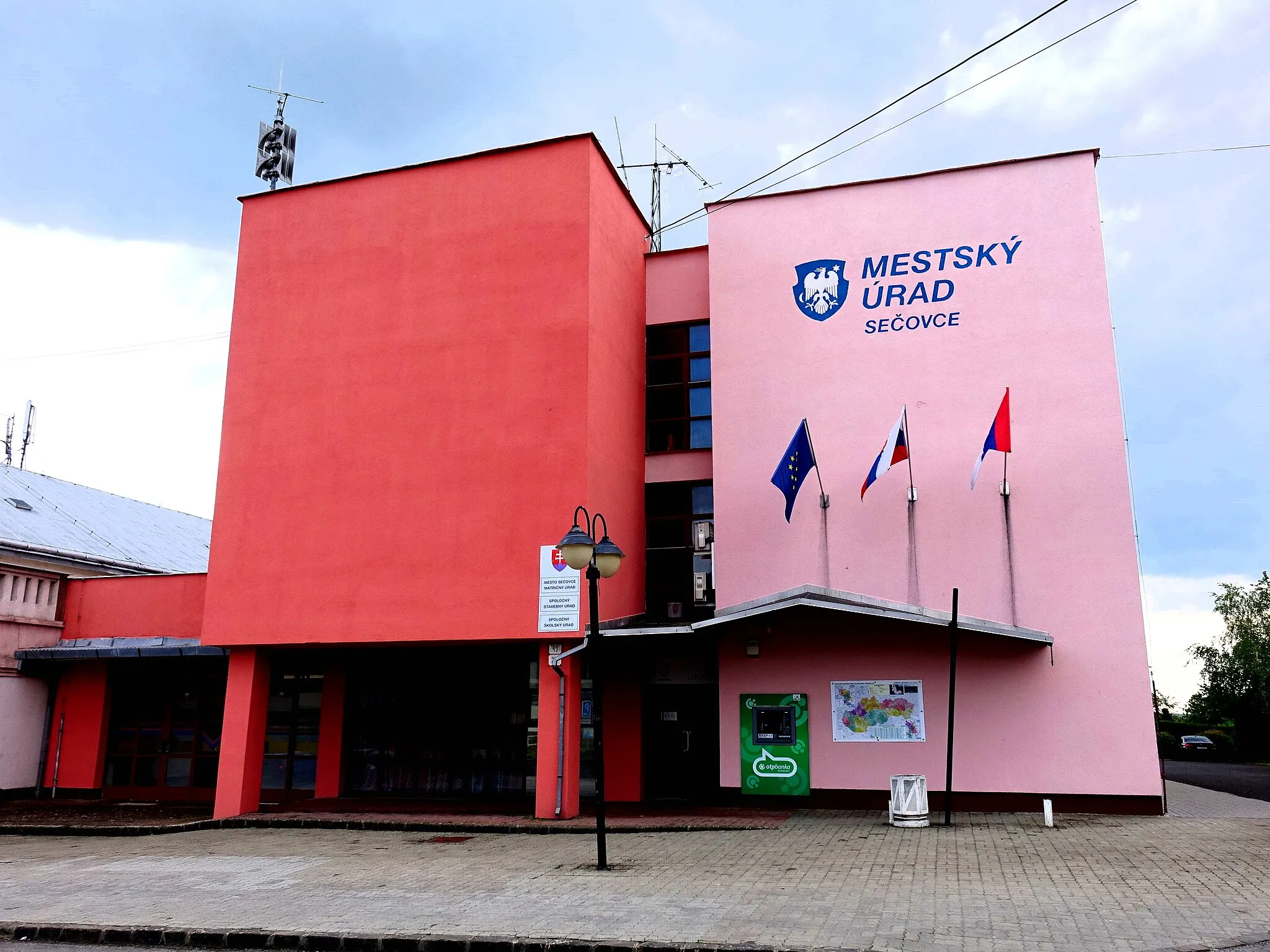 Photo showing: Mestský úrad. 1. máj 2019.  Centrum mesta Sečovce, okres Trebišov. Slovensko.