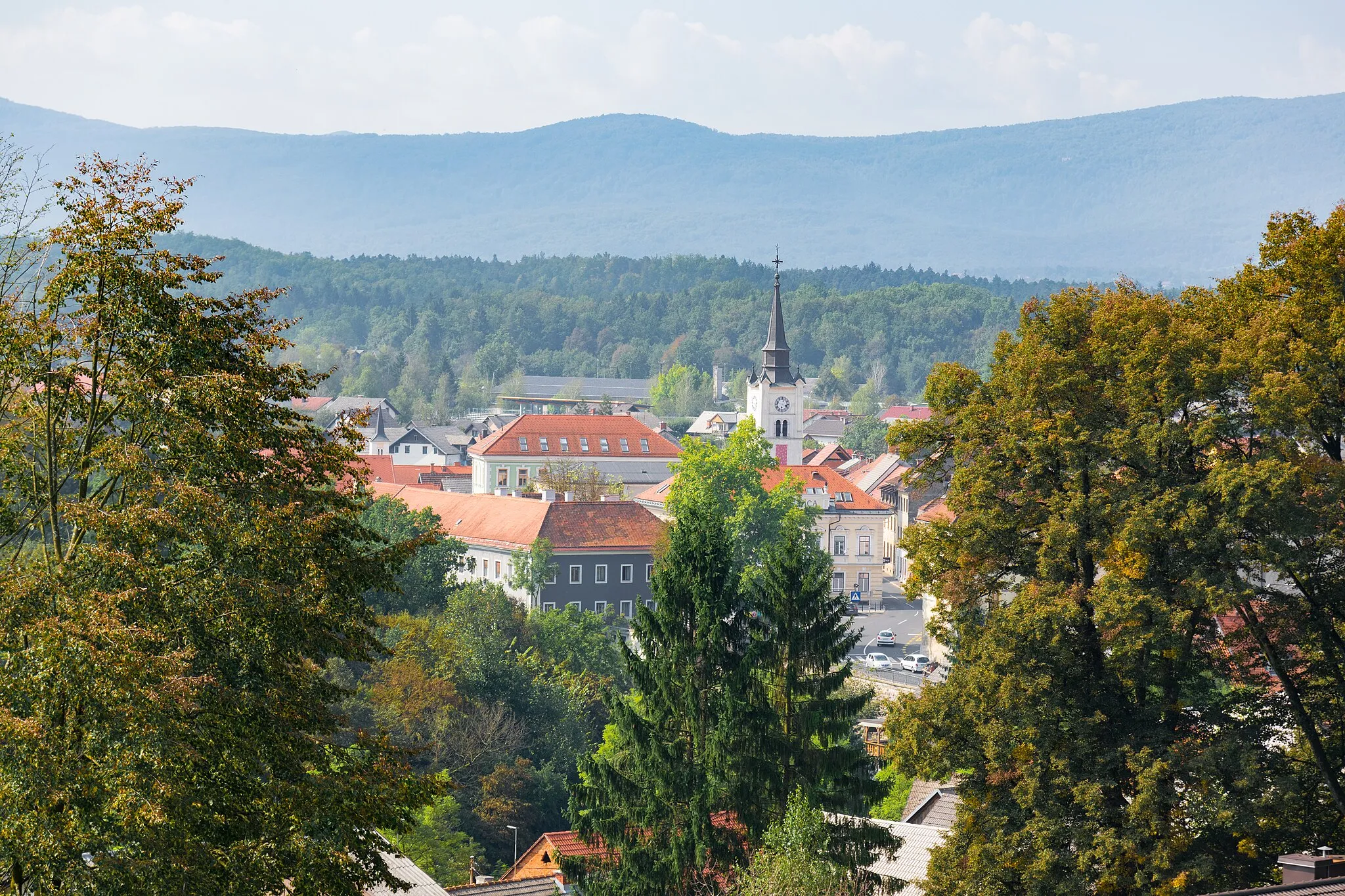 Photo showing: Črnomelj is the largest settlement and largest municipality in Bela krajina. It was first mentioned in 1228. Its entire history is over 3000 years long.