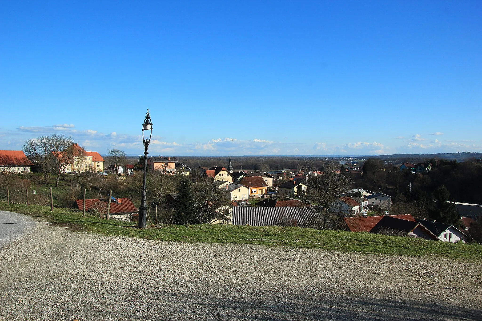 Photo showing: Blick nach Gornija Raddgona vom Schloss Gornija Raddgona