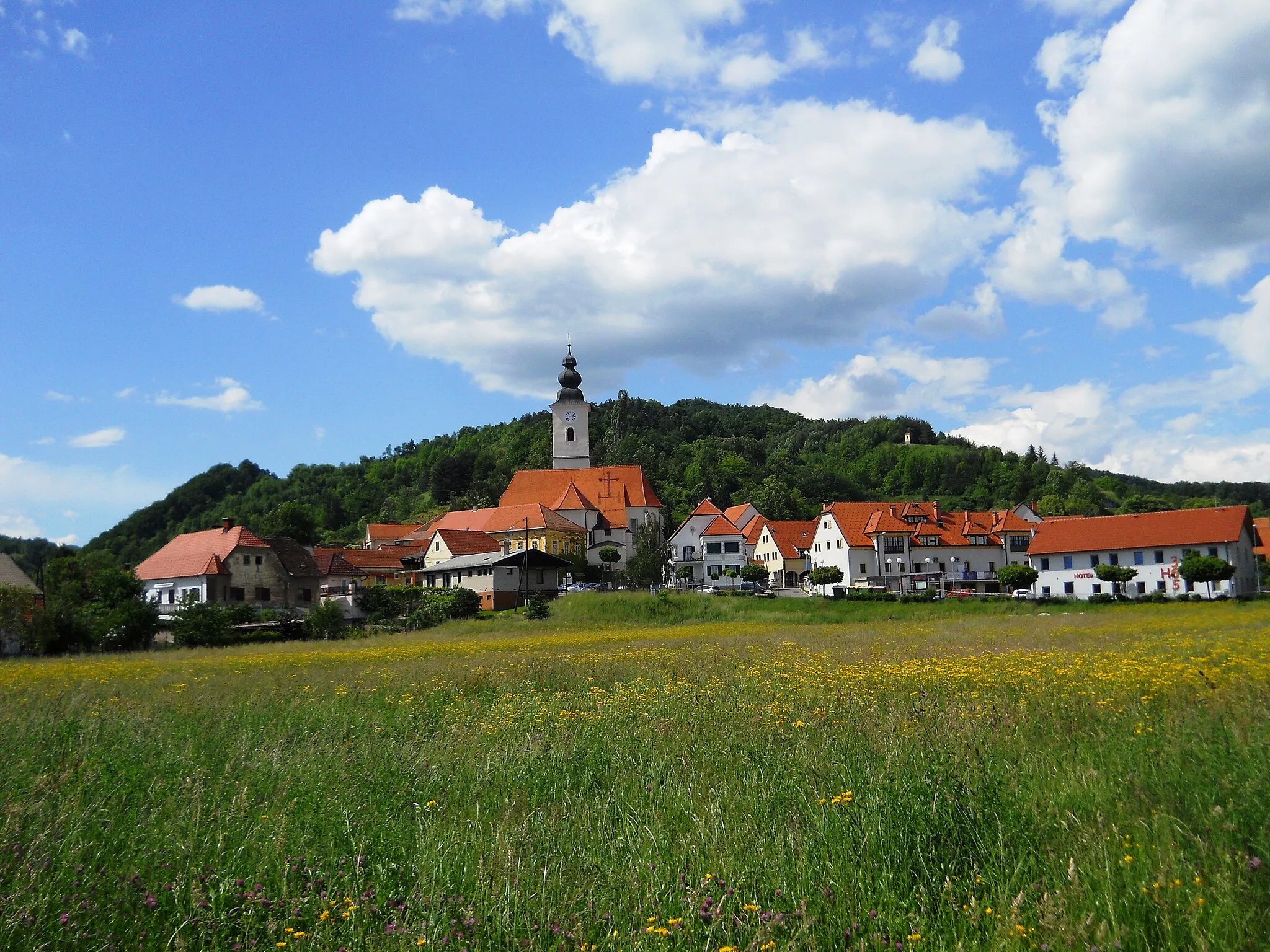 Photo showing: The village of Kamnica near Maribor, Slovenia.