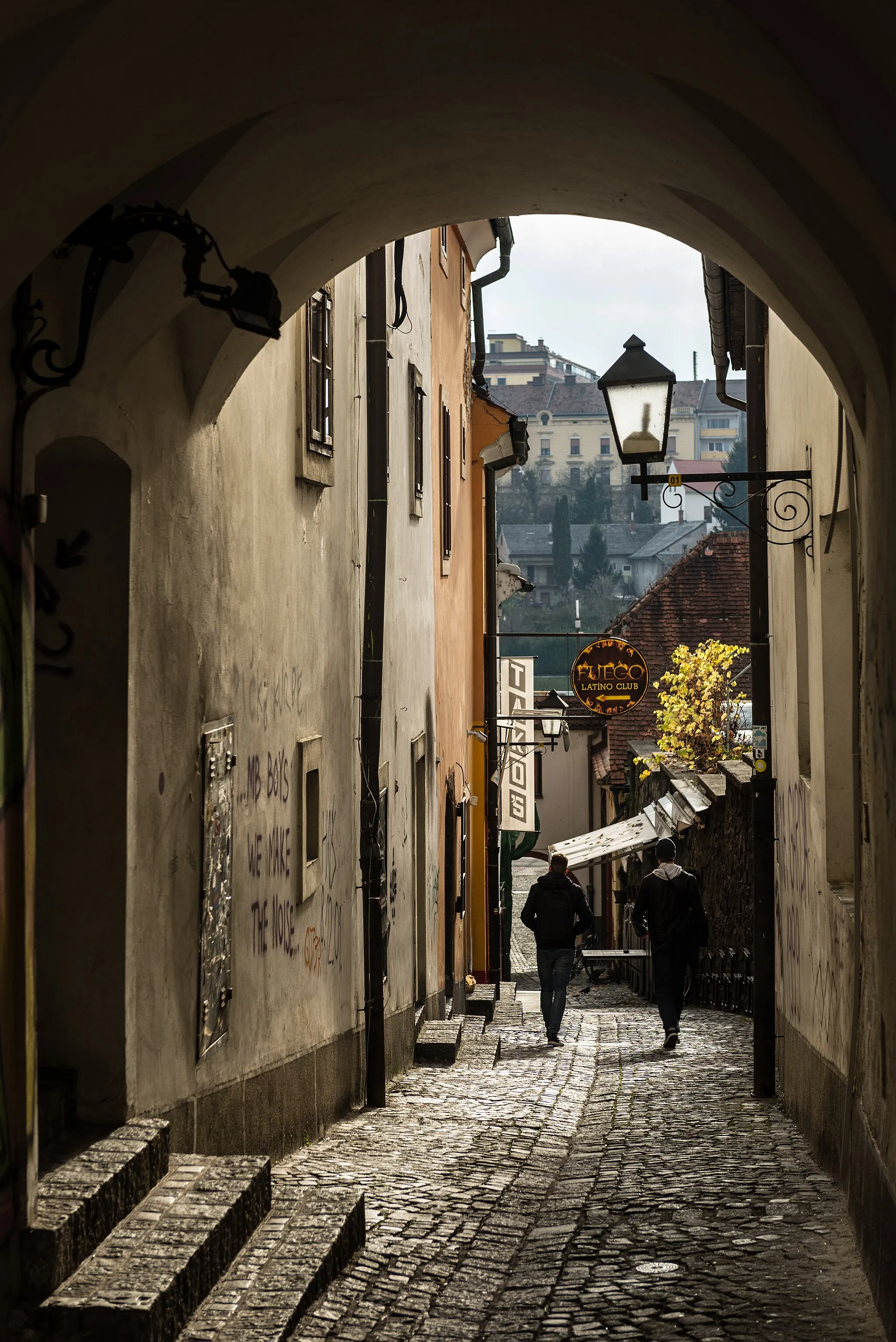Photo showing: Maribor, Slovenia, center of town, alley to river Drau.