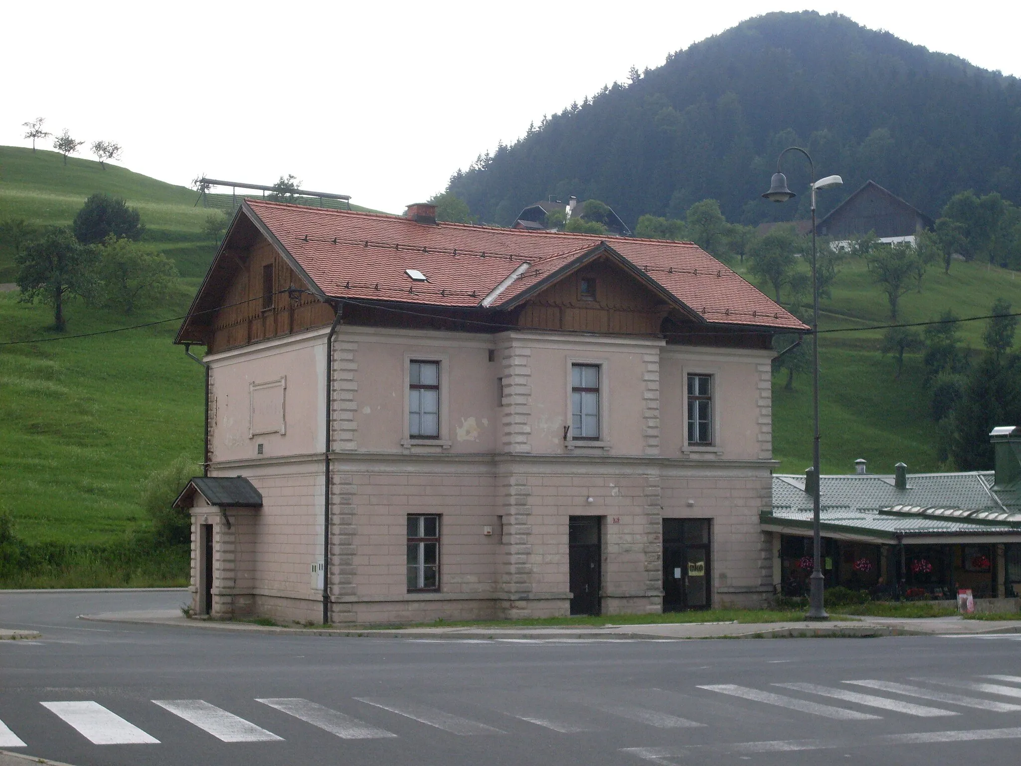Photo showing: Mislinja, Slovenia - former train station, view from the town's main road