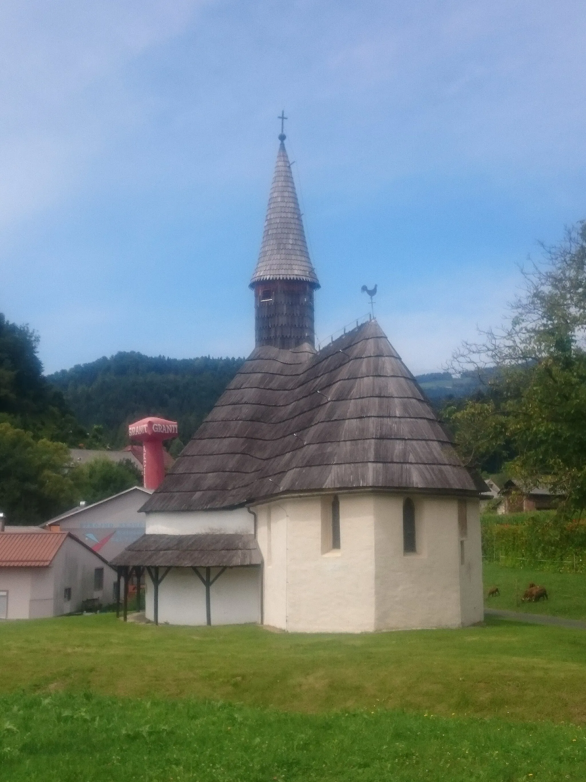 Photo showing: St. John the Baptist's rotunda (sl: rotunda sv. Janeza Krstnika) in (Lower) Muta. View from south east. More info (in Slovenian only).