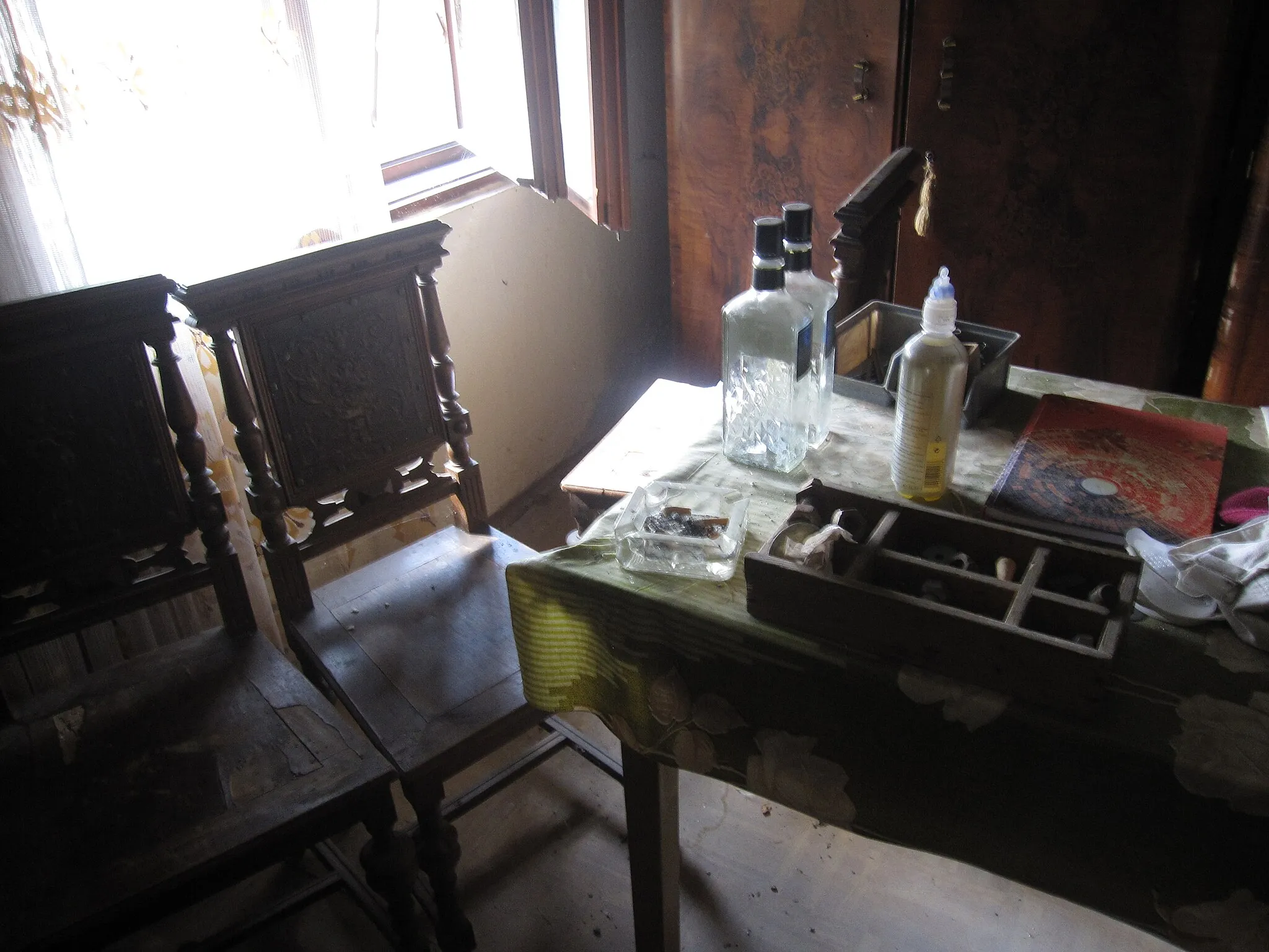 Photo showing: Inside the old house in Rakek