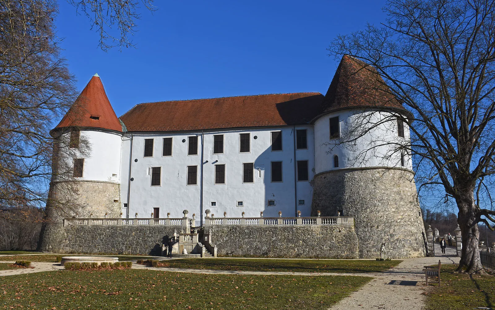 Photo showing: Sevnica Castle from the W.