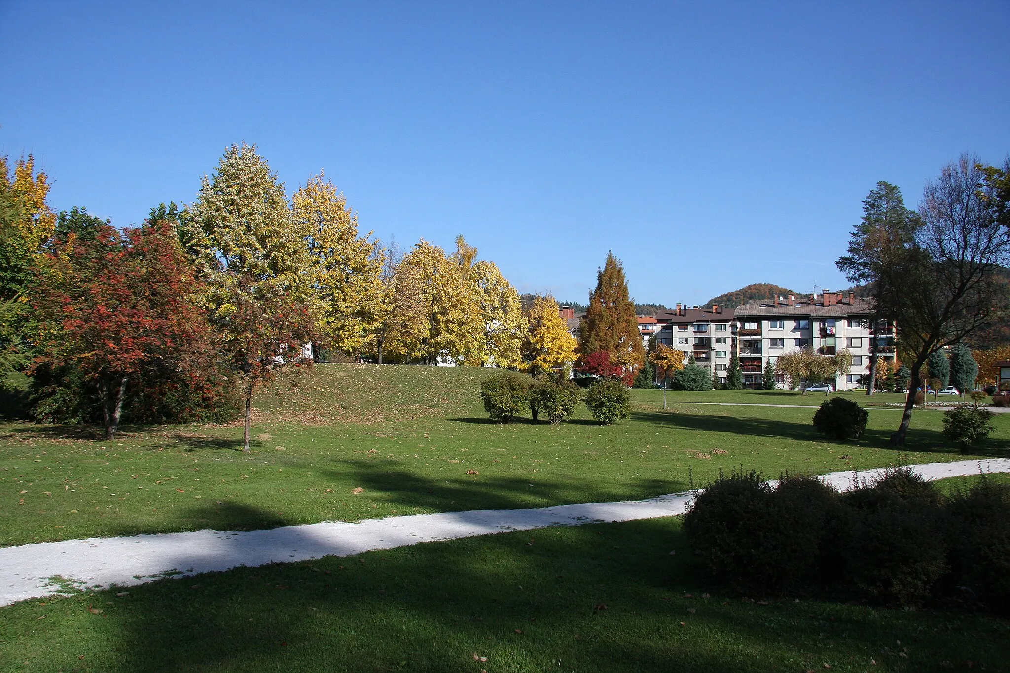Photo showing: Park Zreče in autumn.