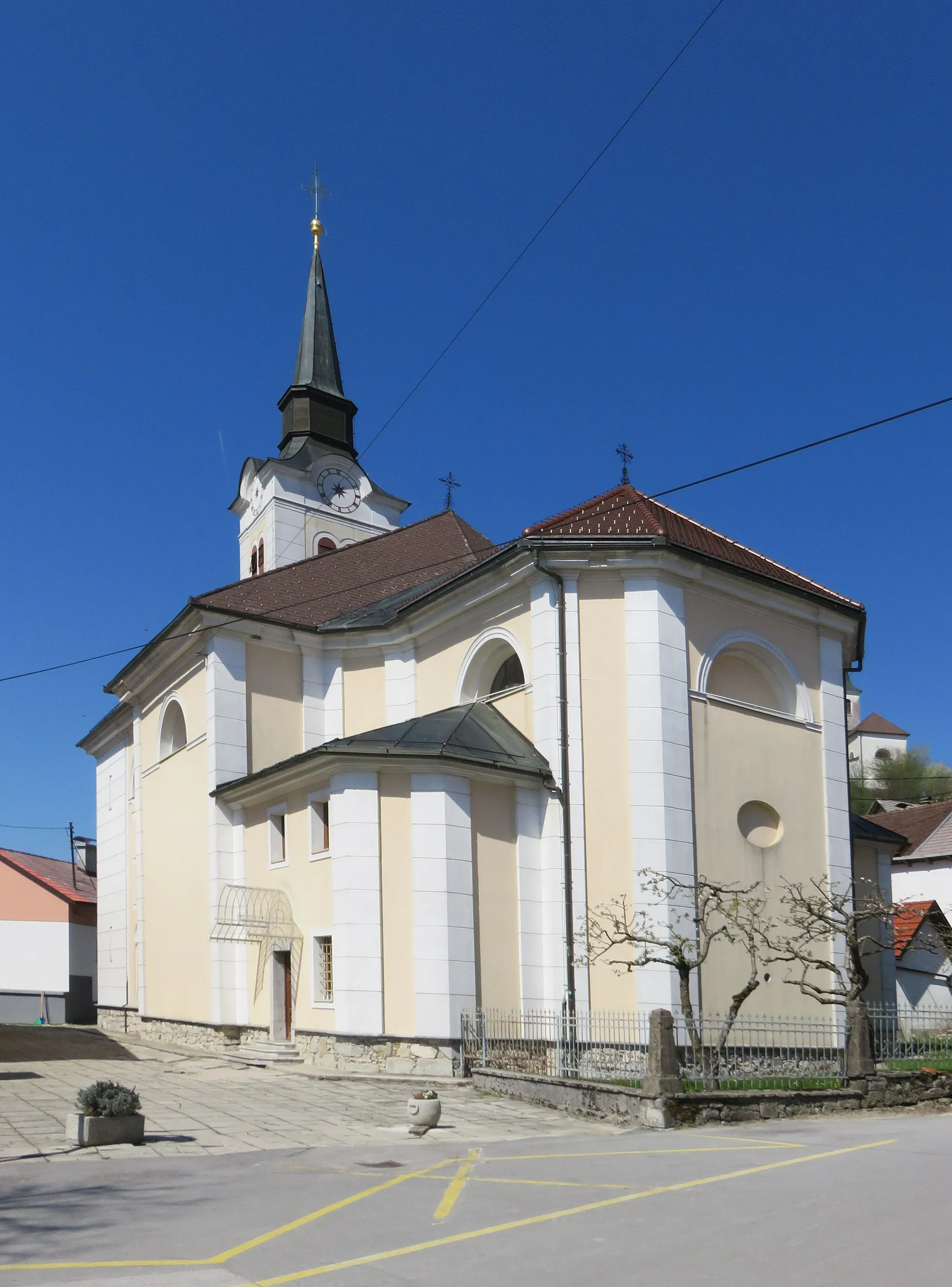Photo showing: Our Lady of the Rosary Church in Gorenji Logatec, Municipality of Logatec, Slovenia