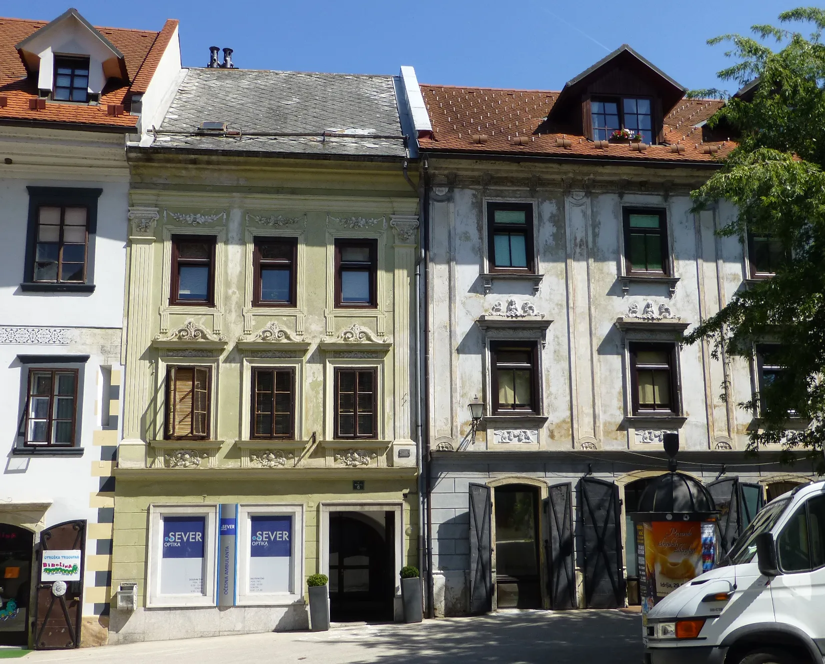 Photo showing: Houses on the main place of Škofja Loka, Slovenia.