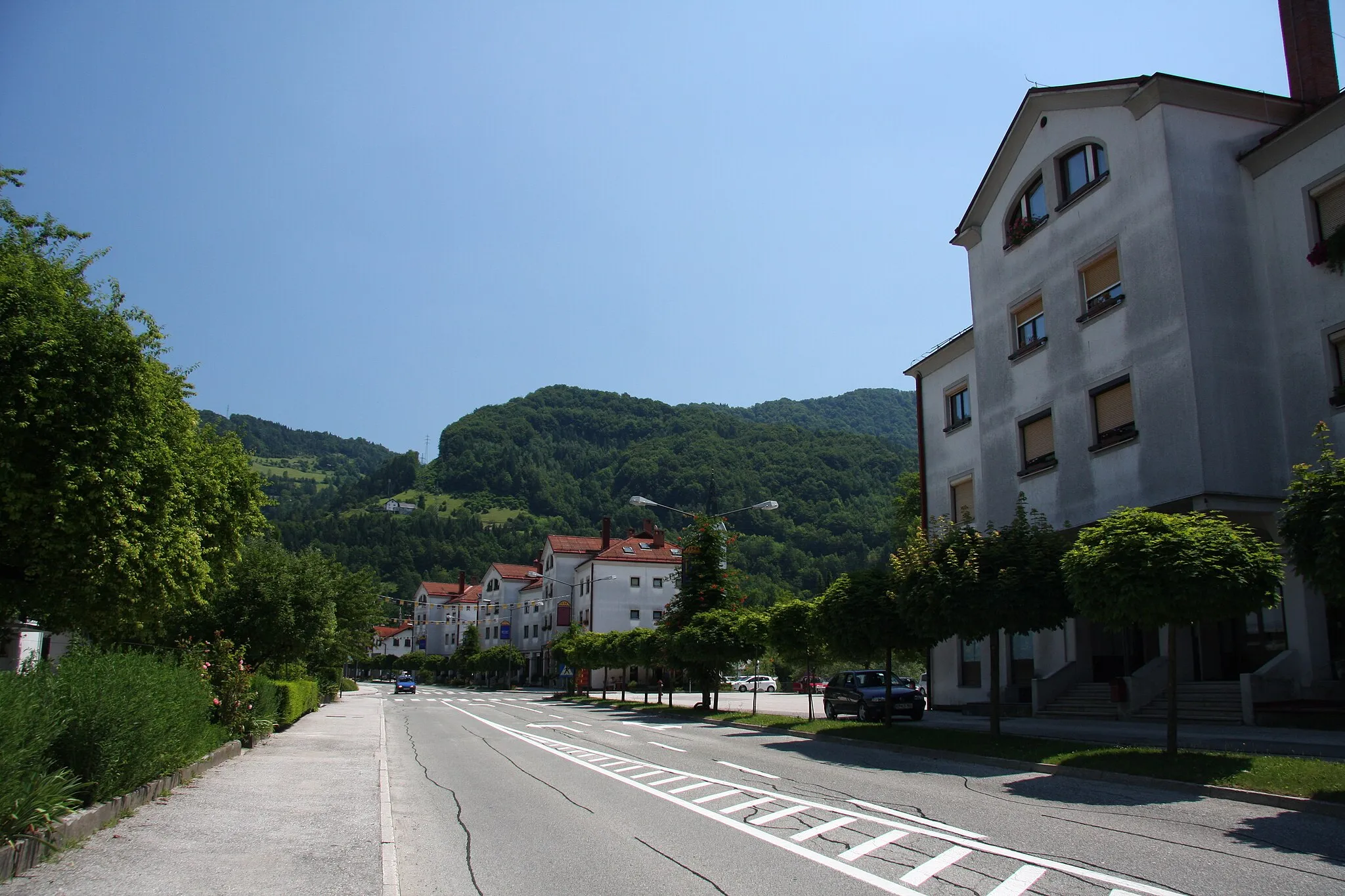 Photo showing: Main street in the town Spodnja Idrija, Slovenia.