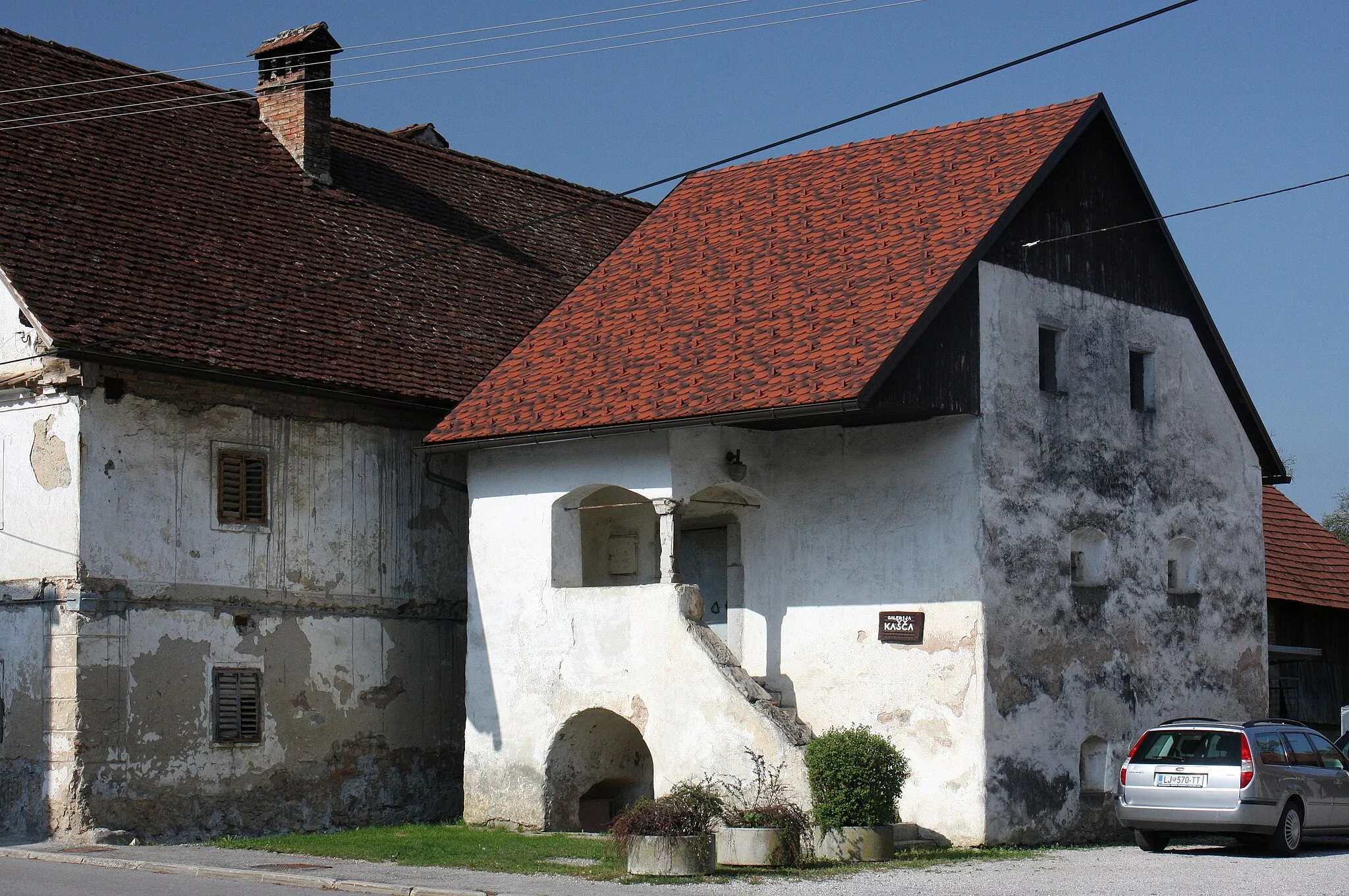 Photo showing: Miklč Granary, Verd, Slovenia