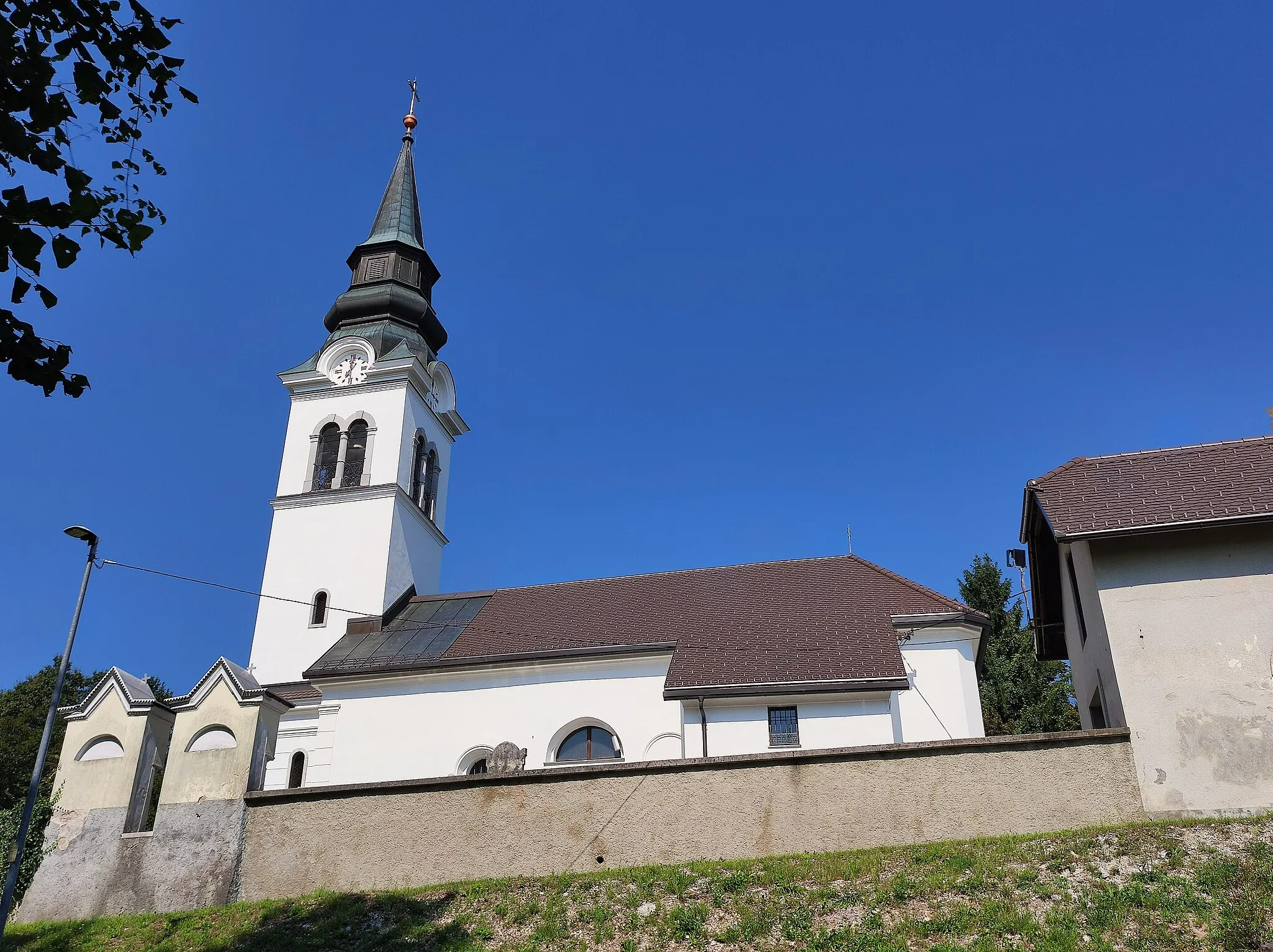 Photo showing: Holy Spirit (a.k.a. Holy Trinity) church in Vnanje Gorice.