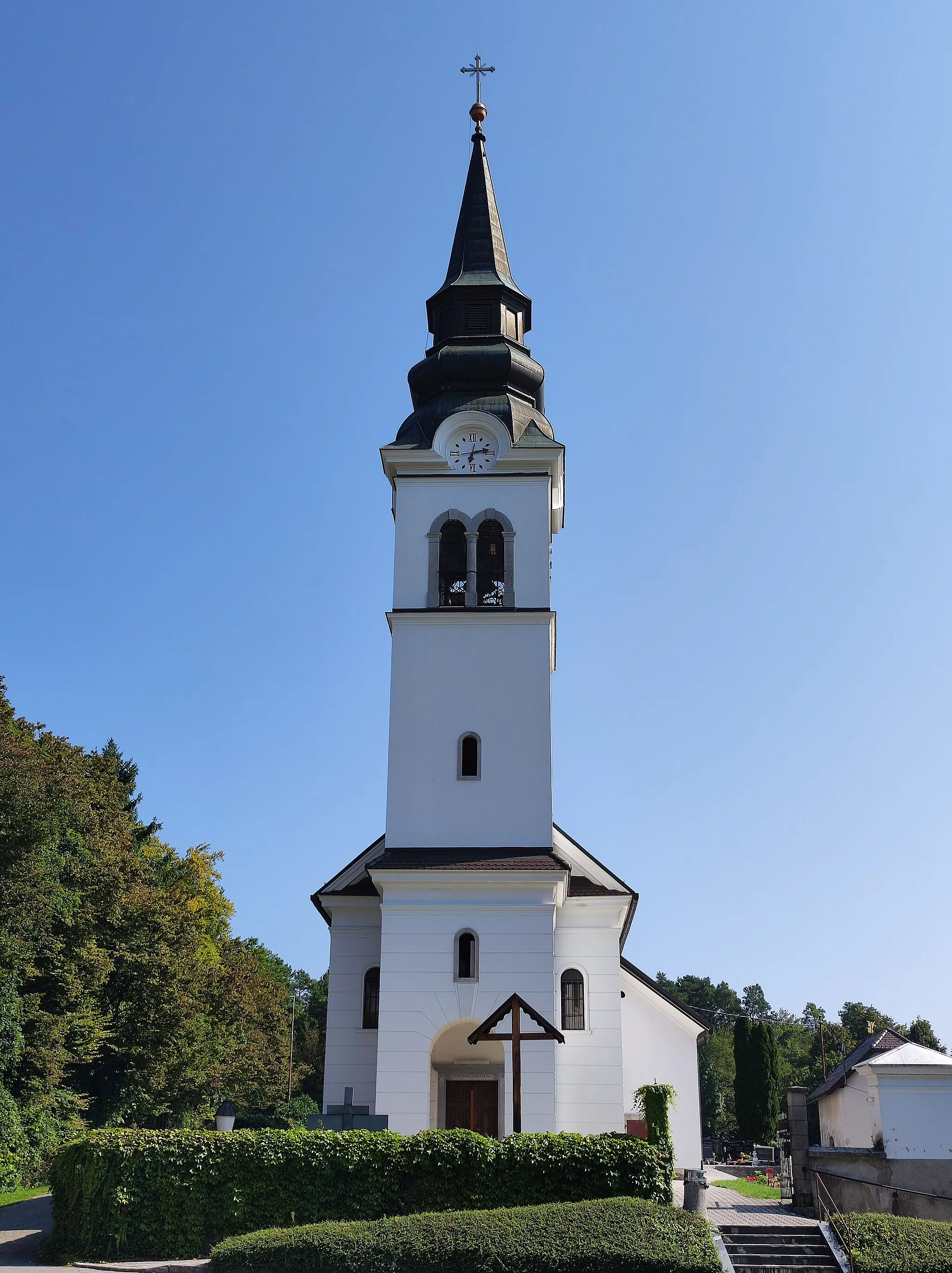 Photo showing: Holy Spirit (a.k.a. Holy Trinity) church in Vnanje Gorice.