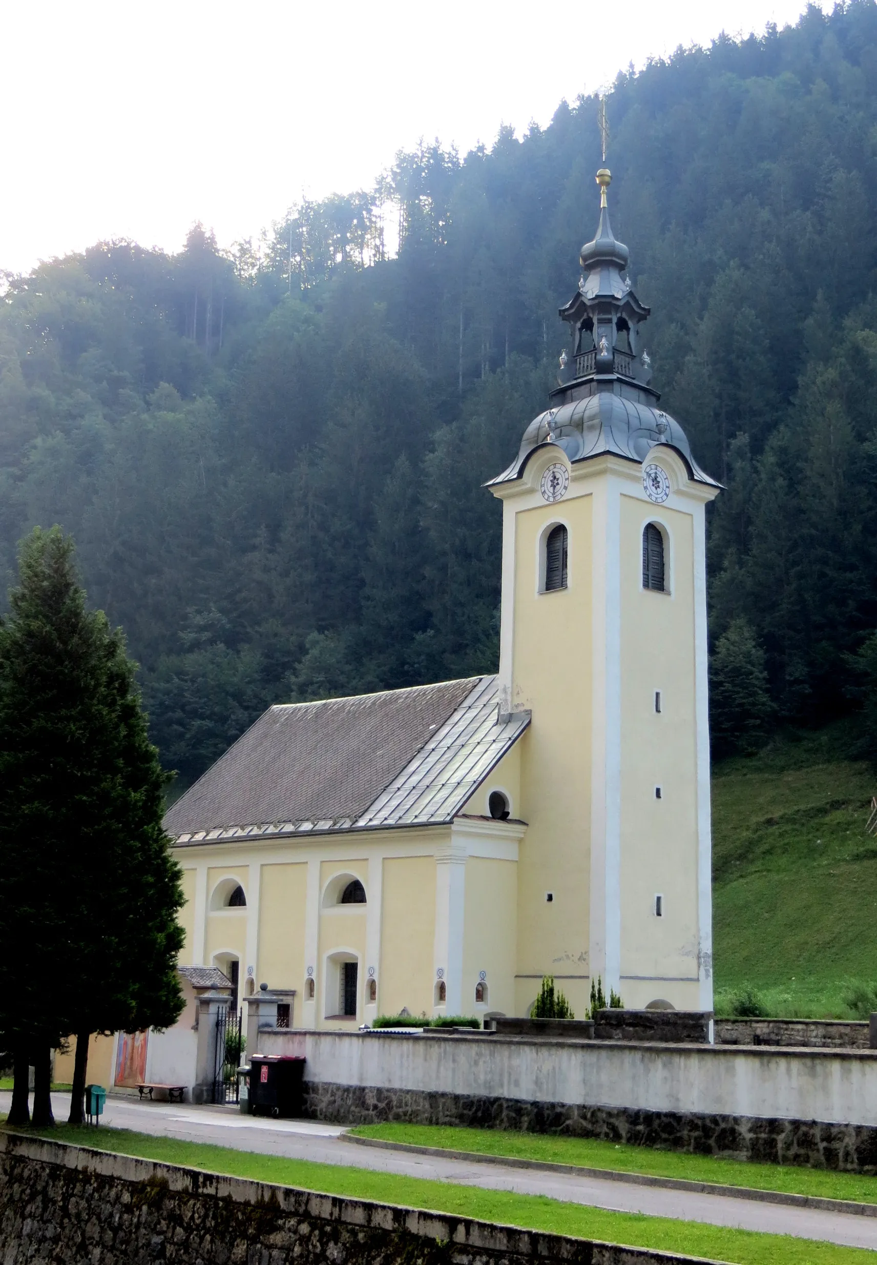 Photo showing: Saint Francis Xavier Church in Železniki, Municipality of Železniki, Slovenia