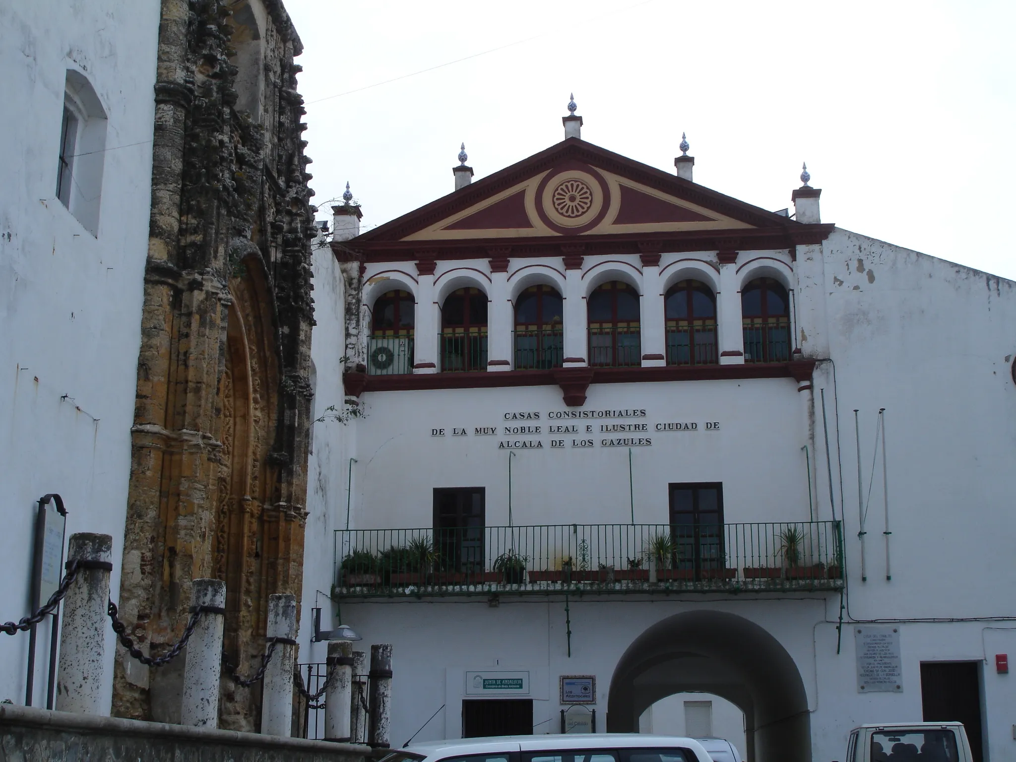 Photo showing: Side of the main church and Town Hall in Alcala de los Gazules, Andalusia (Spain)