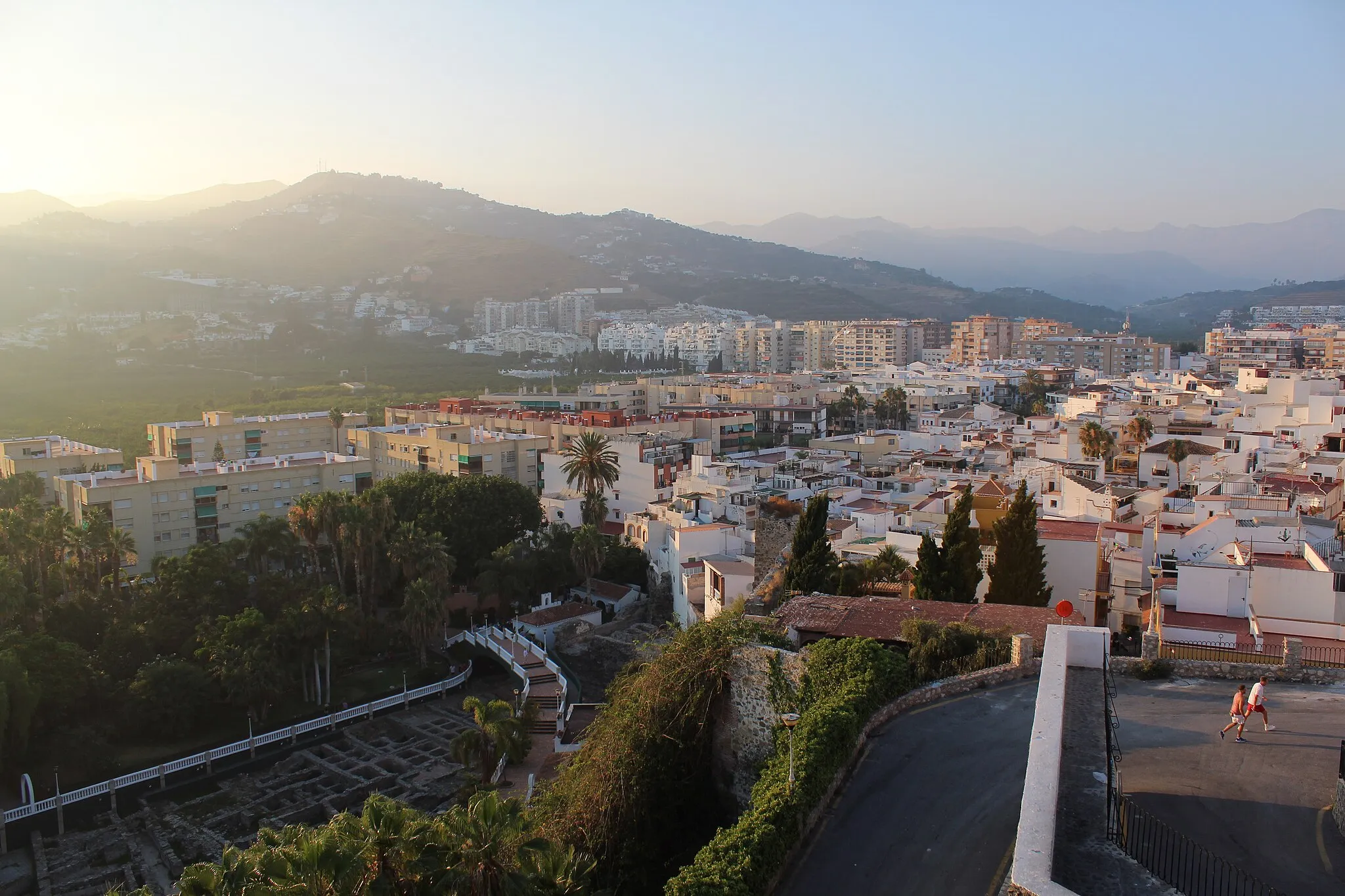 Photo showing: Vista parcial de Almuñécar desde el castillo de San Miguel.