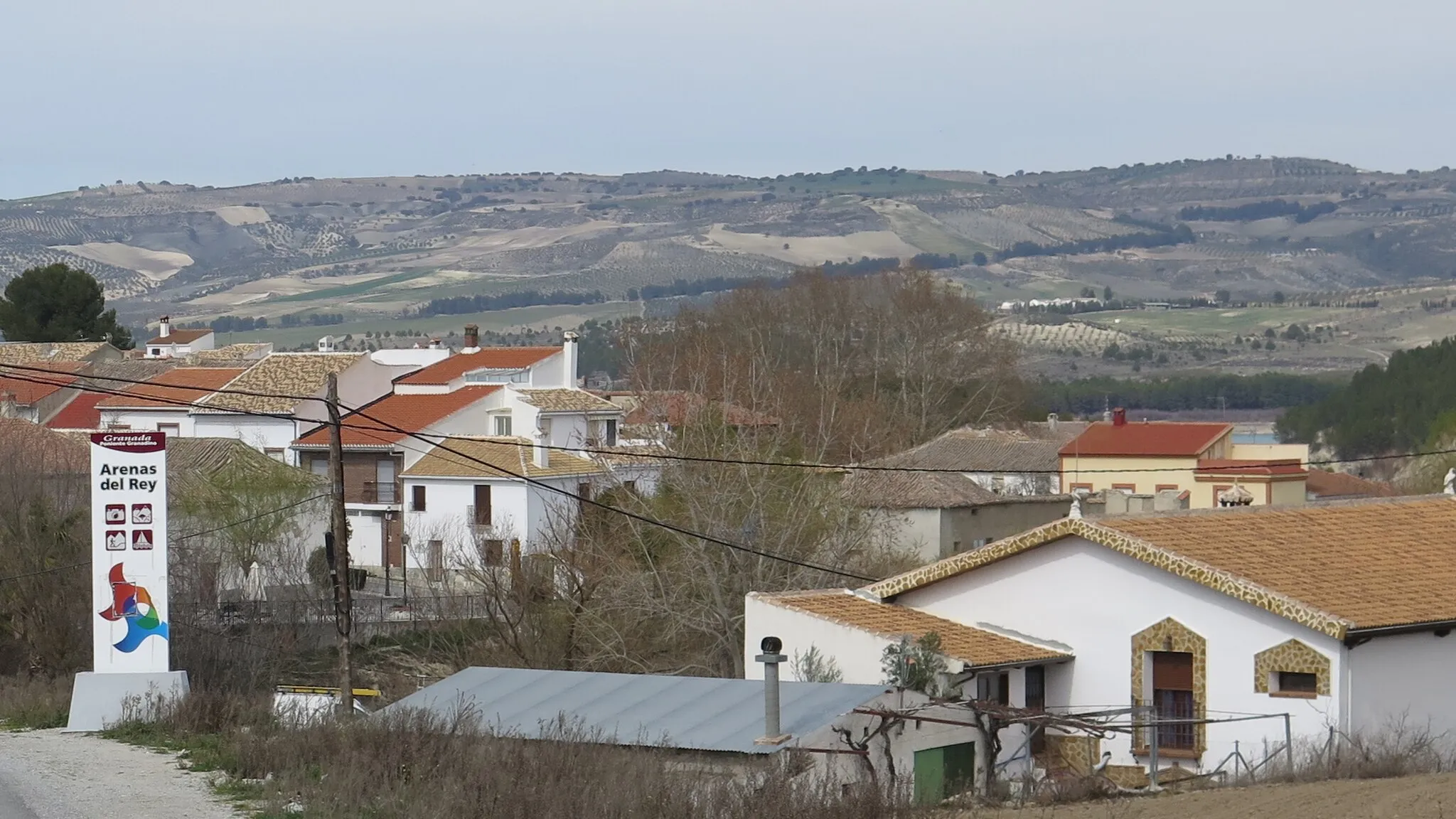 Photo showing: Entrada a la localidad de Arenas del Rey.