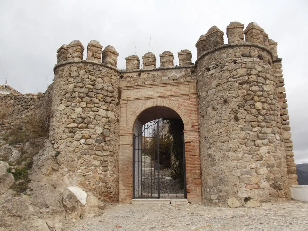 Photo showing: Puerta del Castillo de Fuente Úbeda, Carcabuey (España).