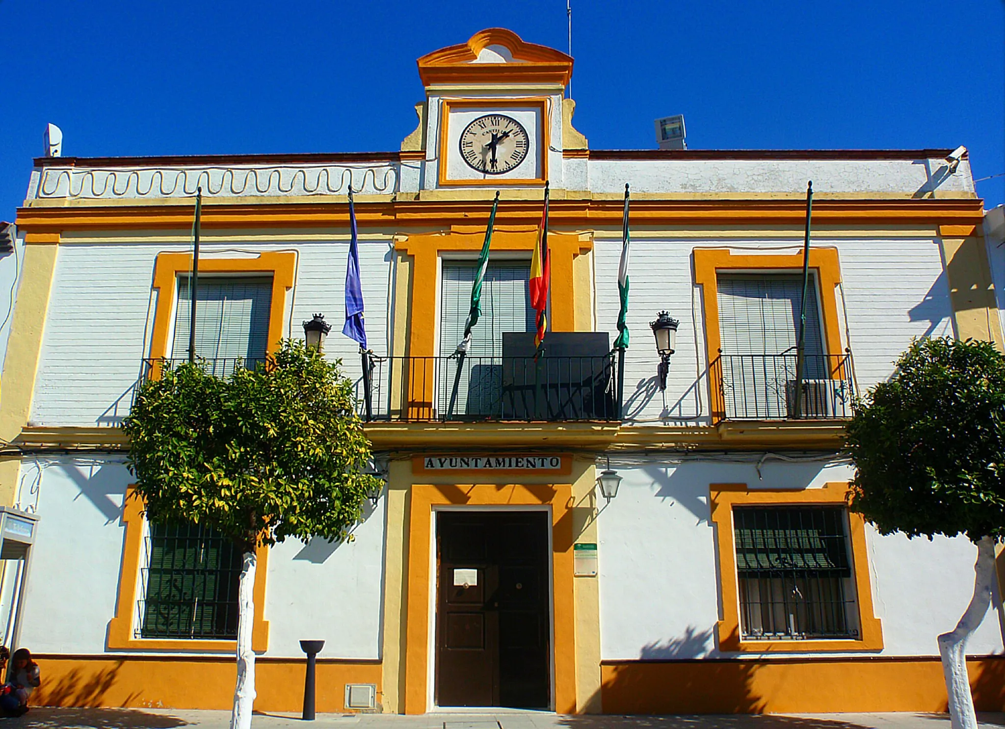 Photo showing: Fachada del Ayuntamiento de Carrión de los Céspedes, en la provincia de Sevilla (España).