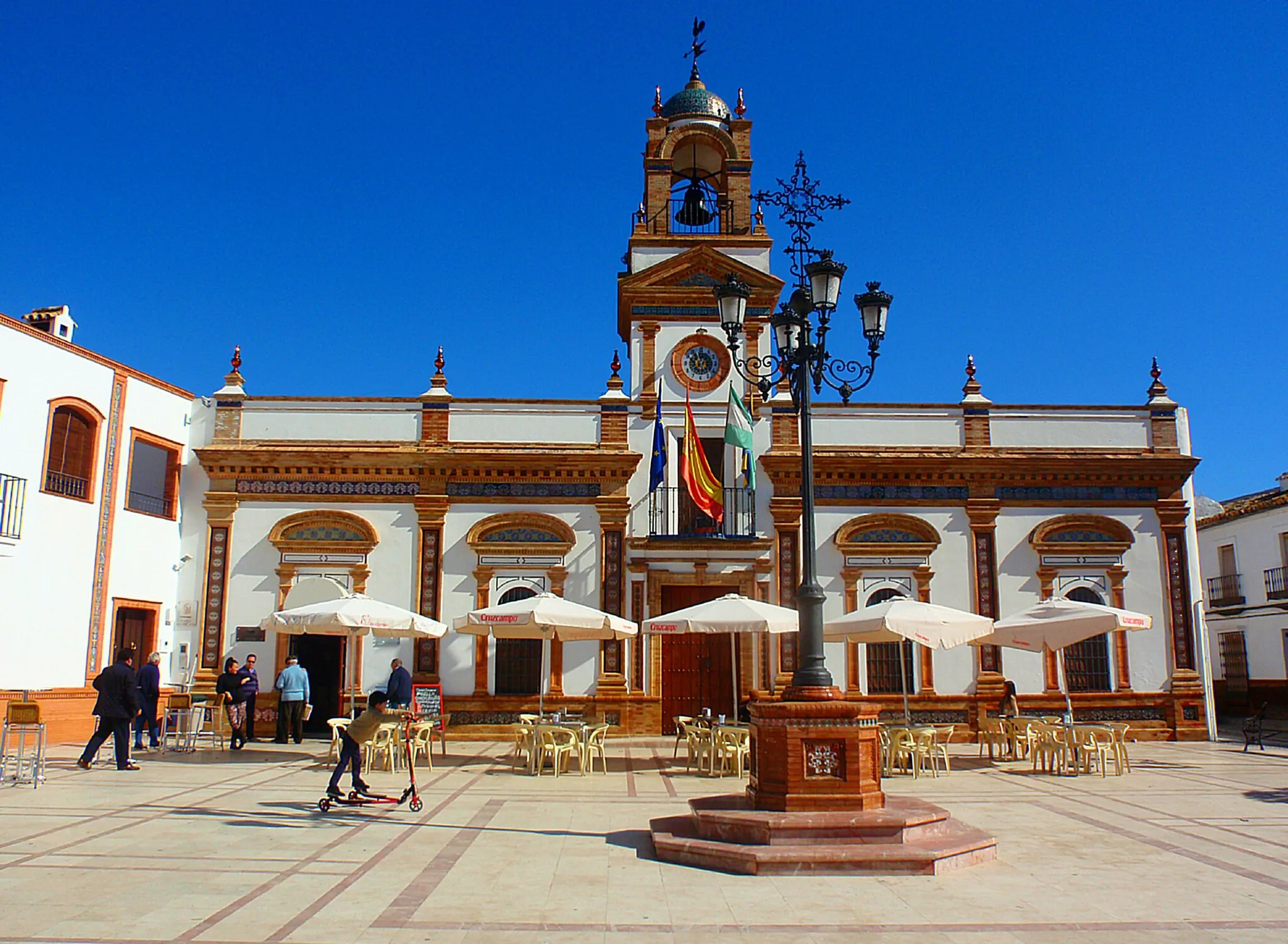 Photo showing: Fachada del ayuntamiento de Chucena, en la provincia de Huelva.