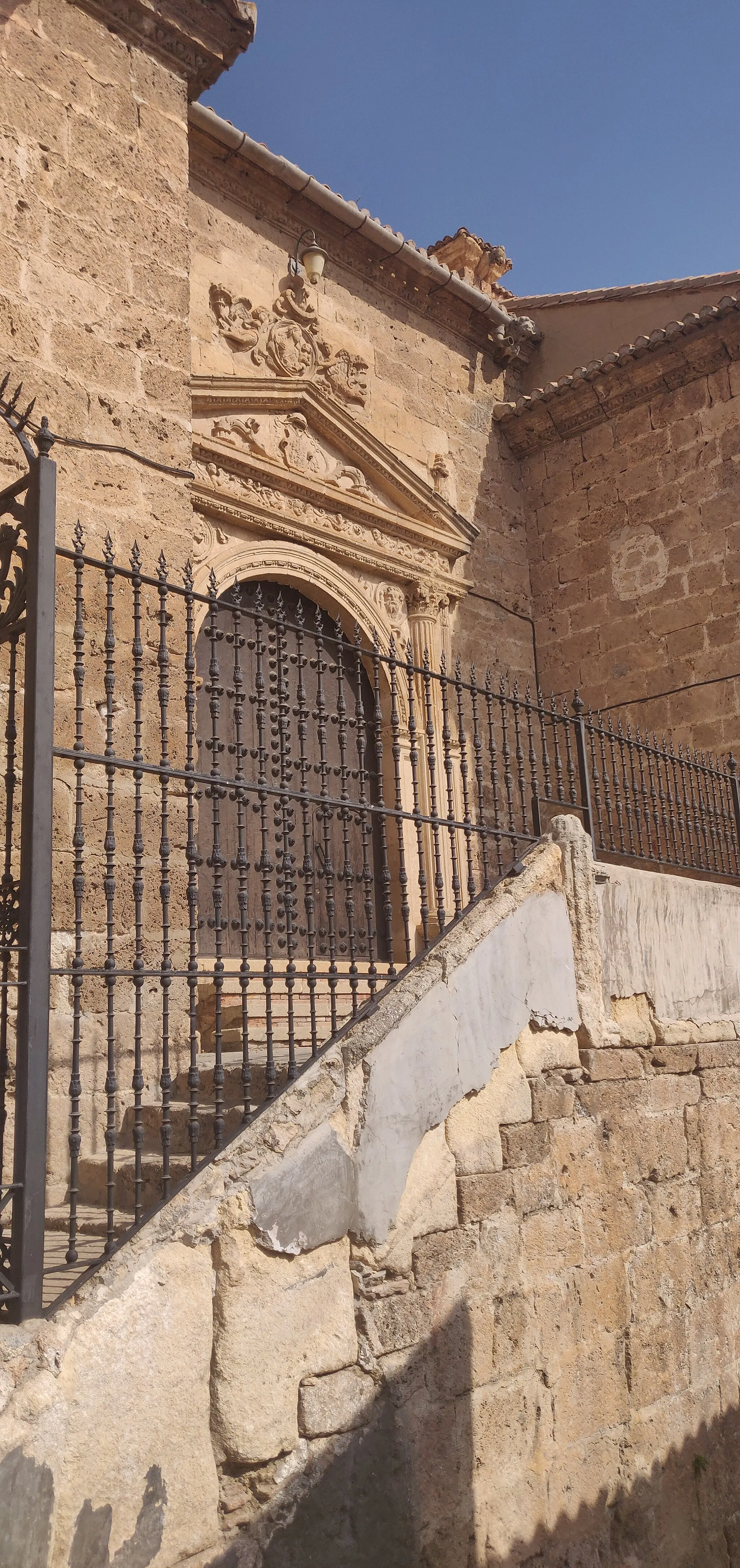 Photo showing: Iglesia Parroquial de la Encarnación (puerta lateral)