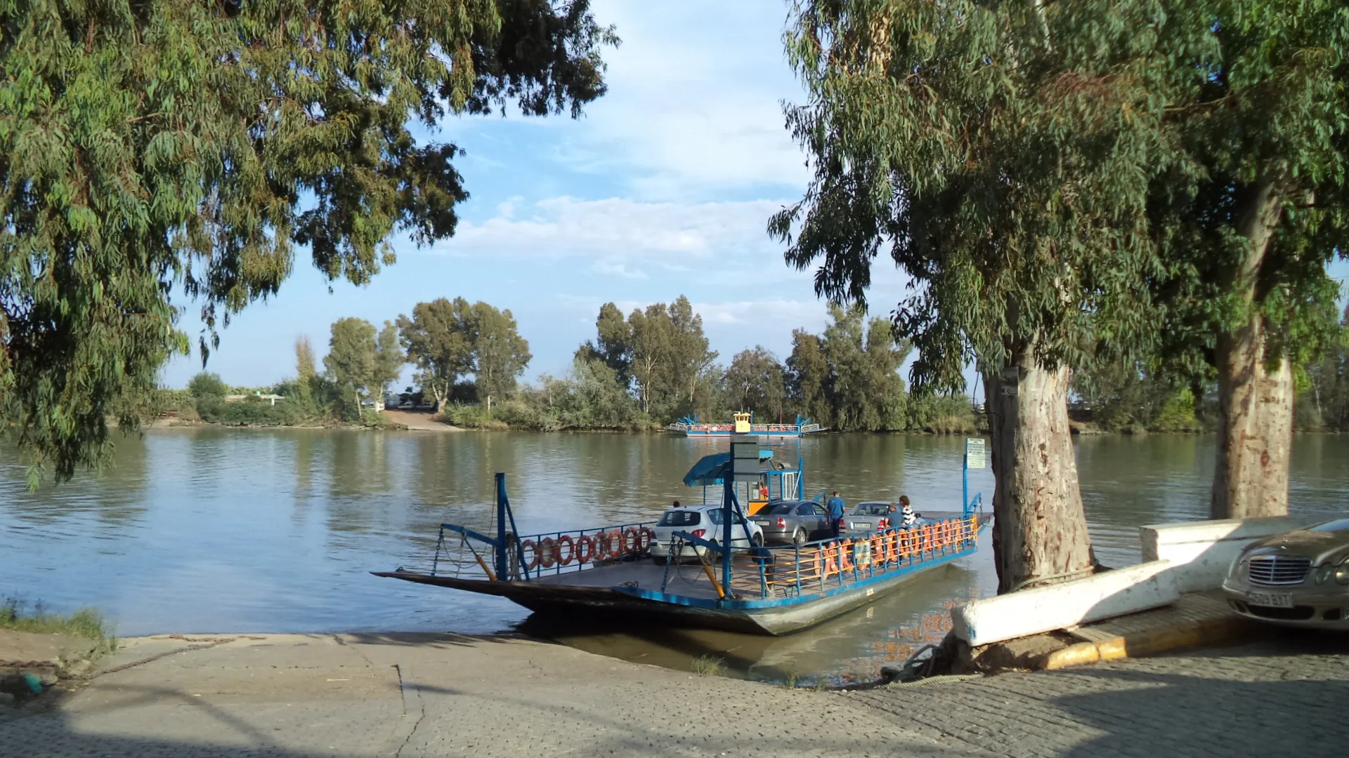 Photo showing: Barcaza de Coria que sirve para cruzar al municipio de Dos Hermanas y donde puede montarse el vehículo