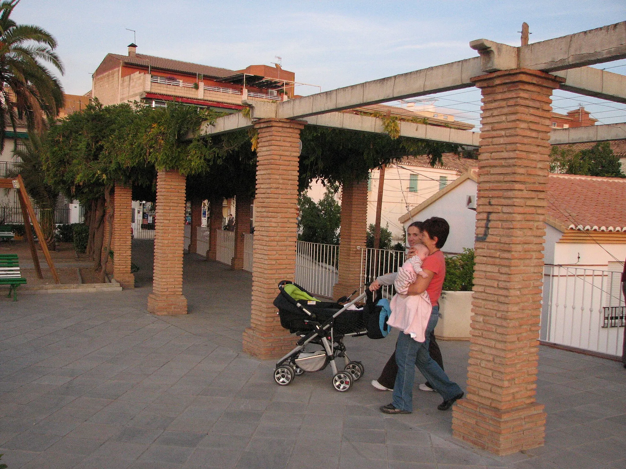 Photo showing: Pergola. Pergola formed by brick columns and concrete beams. Located at Huetor Vega. Granada. Spain