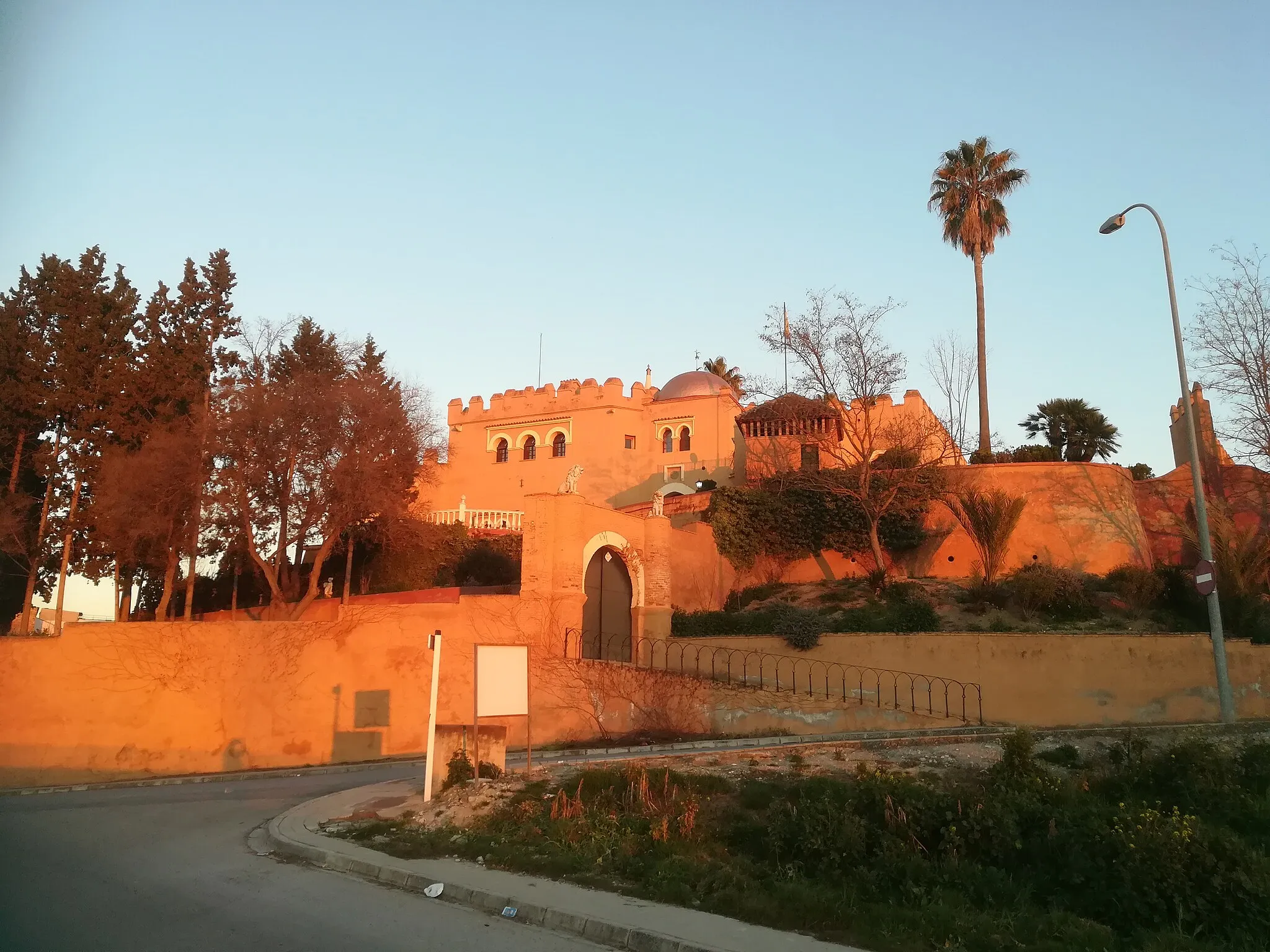 Photo showing: Panorámica con puesta de sol en el Castillo de Láchar (Granada, España)