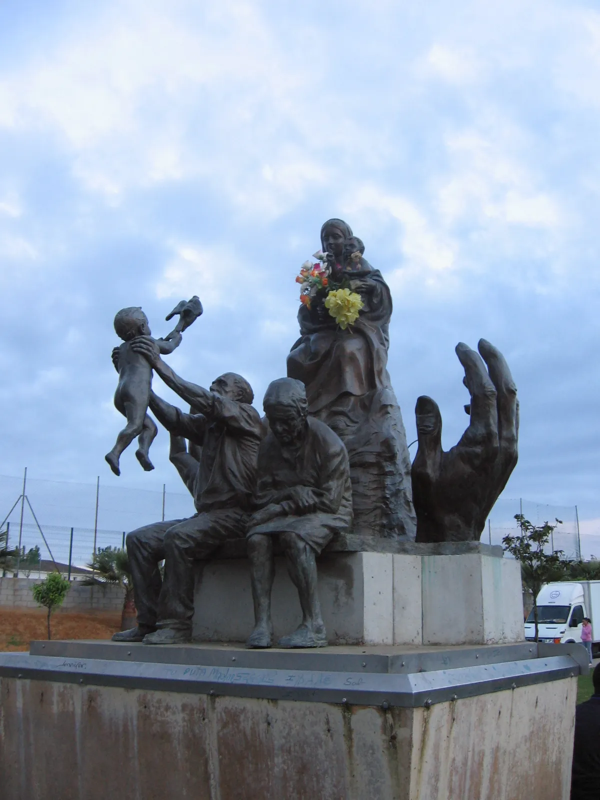 Photo showing: Monumento a Ntra Sra de la Bella y la ancianidad de Lepe.