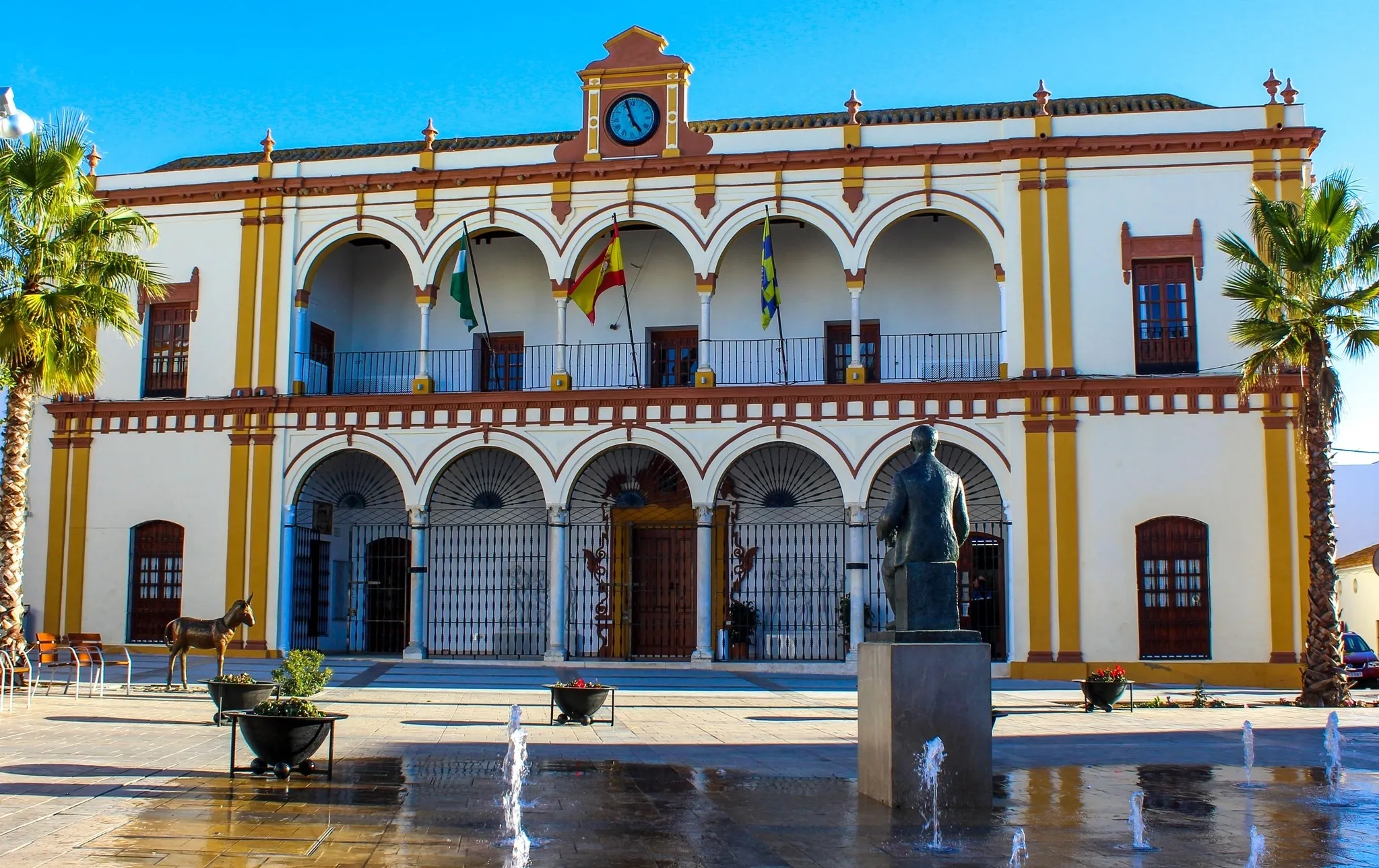 Photo showing: Fachada del Ayuntamiento de Moguer desde la Plaza del Cabildo.