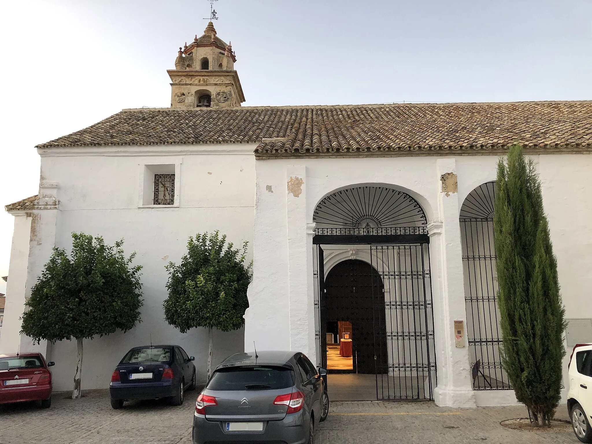 Photo showing: Fotografía de la fachada de la parroquia de Nuestra Señora de la Asunción de Montemayor