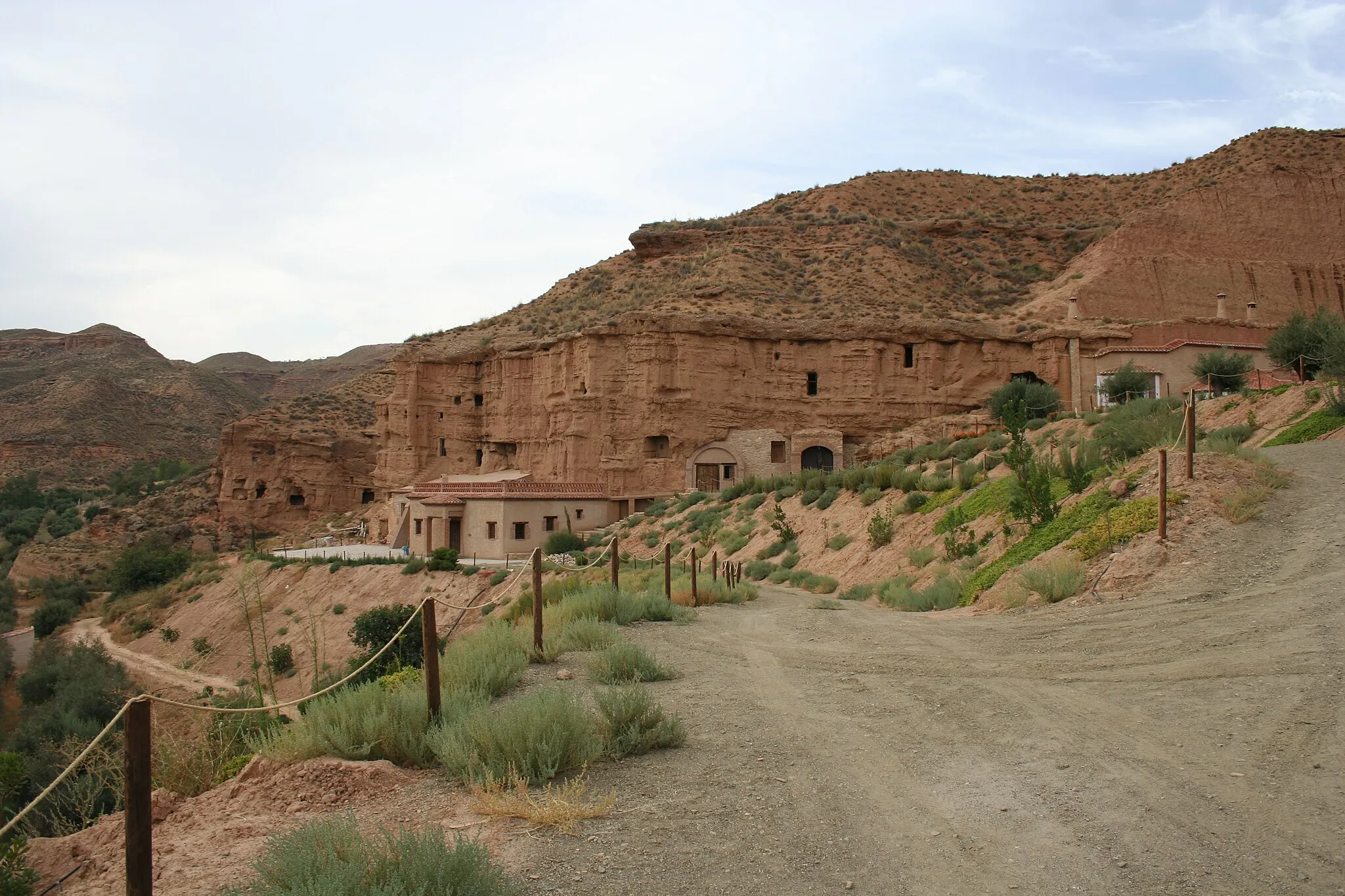 Photo showing: Panorámica de la zona de Cortijo Viejo Almagruz,cerca del Centro de Interpretación sobre el Hábitat Troglodita. en Purullena (Granada, España)