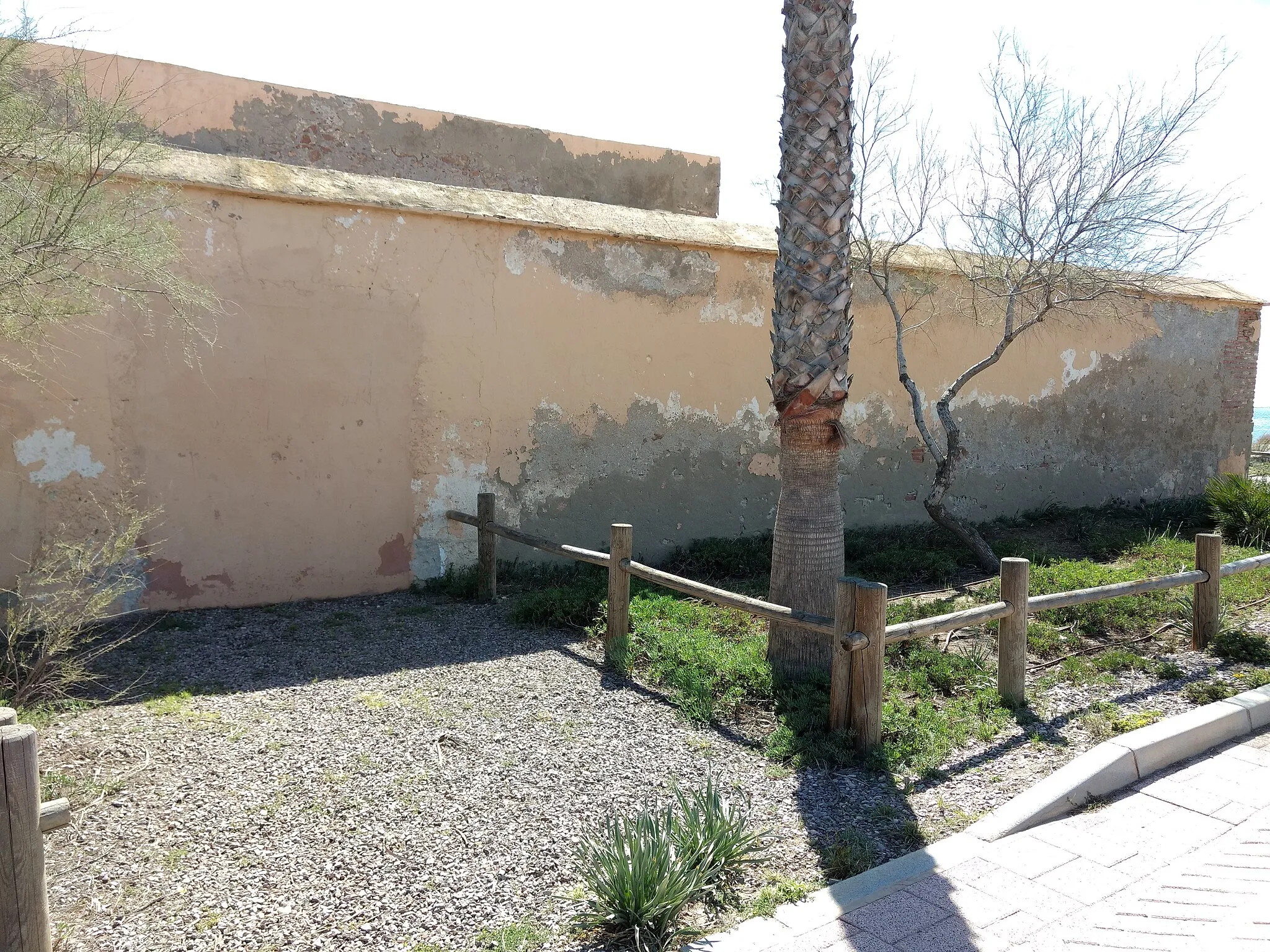 Photo showing: Castillo de Casas Fuertes (Casa Fuerte de la Cruceta), en el paseo de Retamar (Almería), el Toyo.