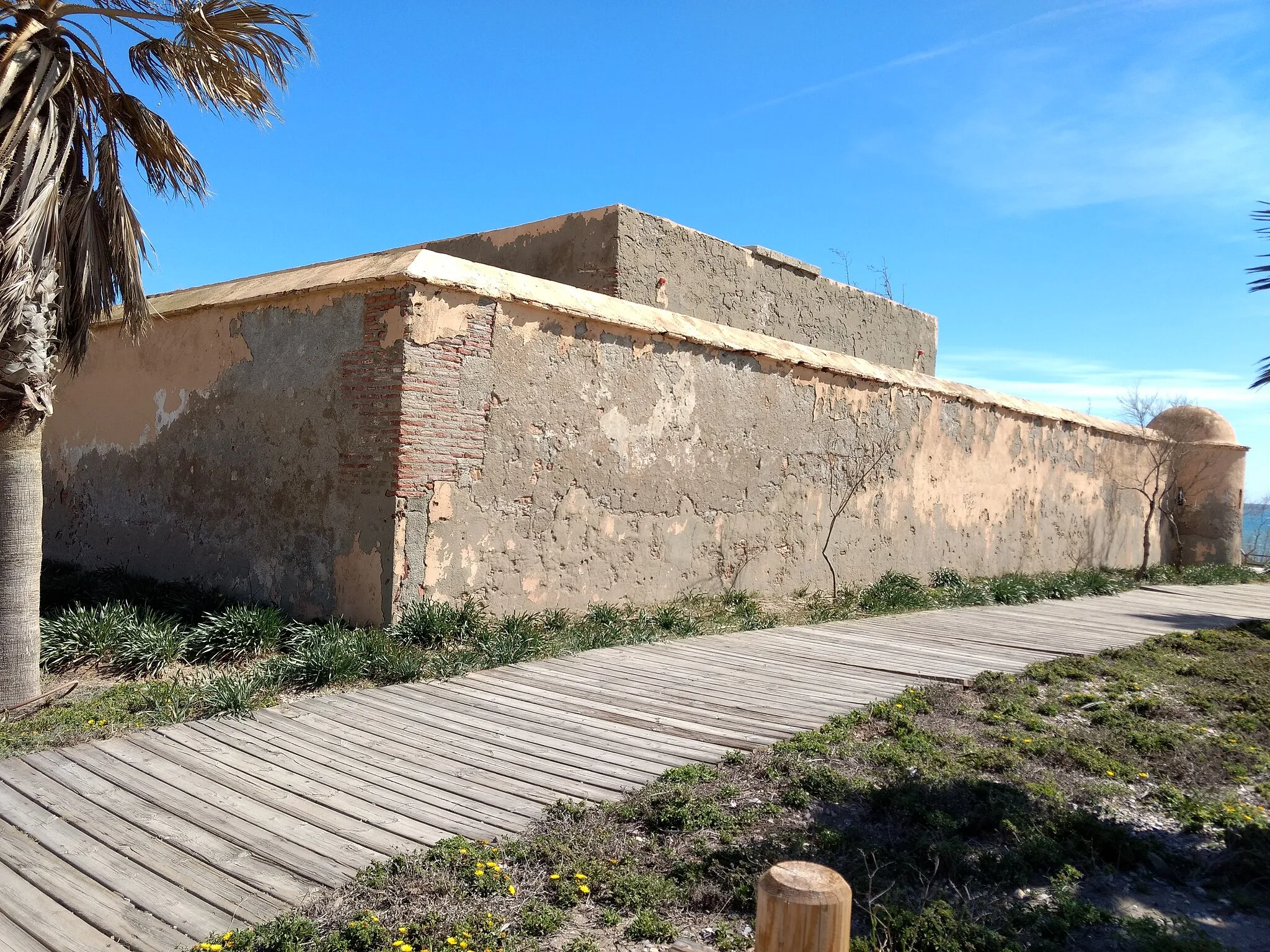 Photo showing: Castillo de Casas Fuertes (Casa Fuerte de la Cruceta), en el paseo de Retamar (Almería), el Toyo.