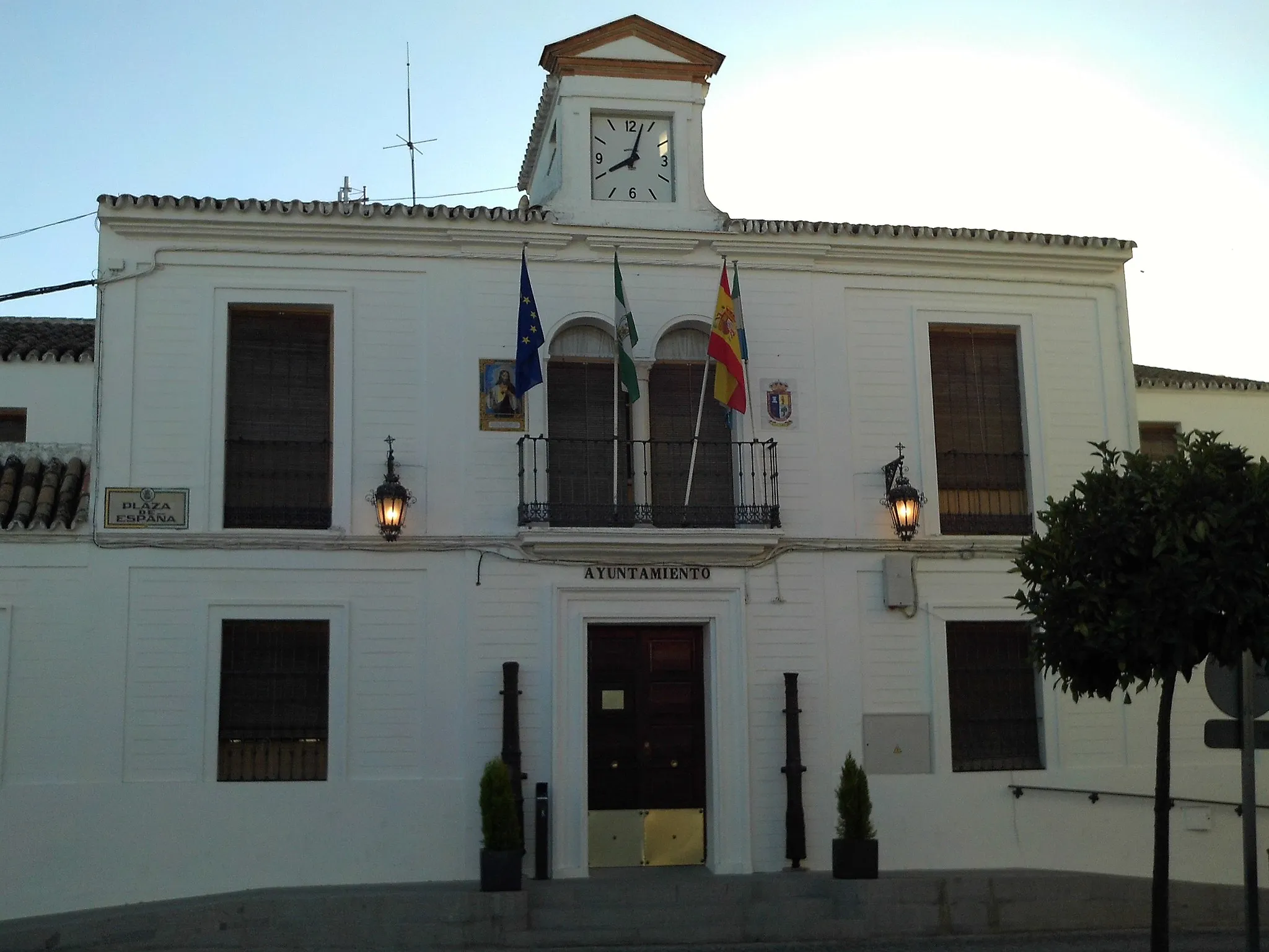 Photo showing: Ayuntamiento de Salteras, en la plaza de España de la localidad