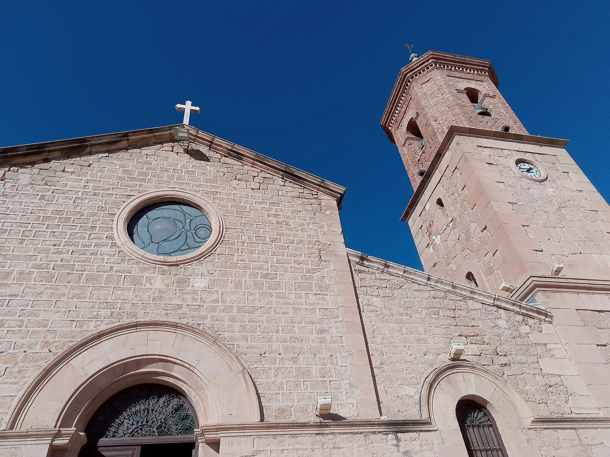 Photo showing: Fachada de la iglesia y campanario de la iglesia de Turre