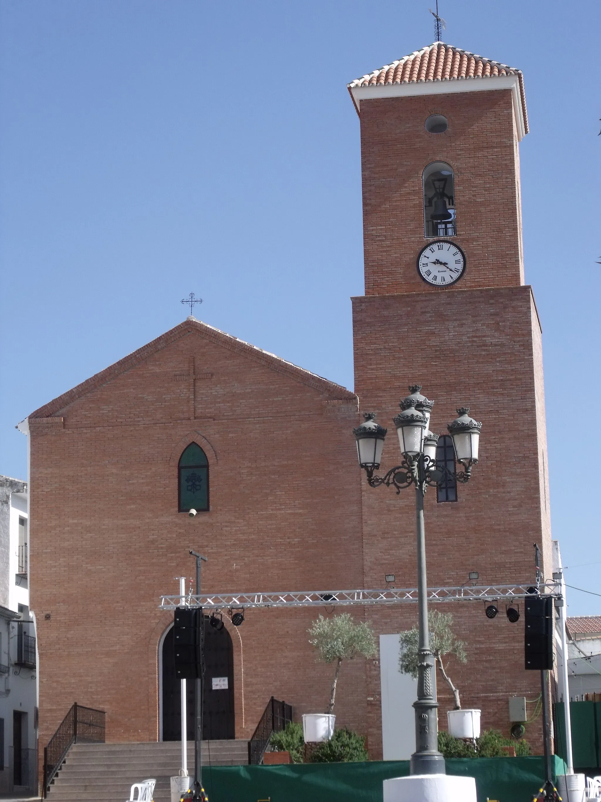 Photo showing: Detalle fachada iglesia parroquial