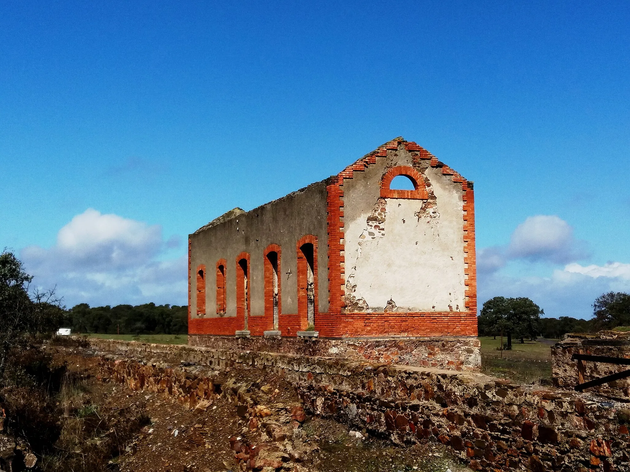 Photo showing: Estación de Peñas Blancas, actualmente (marzo de 2018) abandonada, en el término municipal de Villanueva del Duque (Córdoba, España)