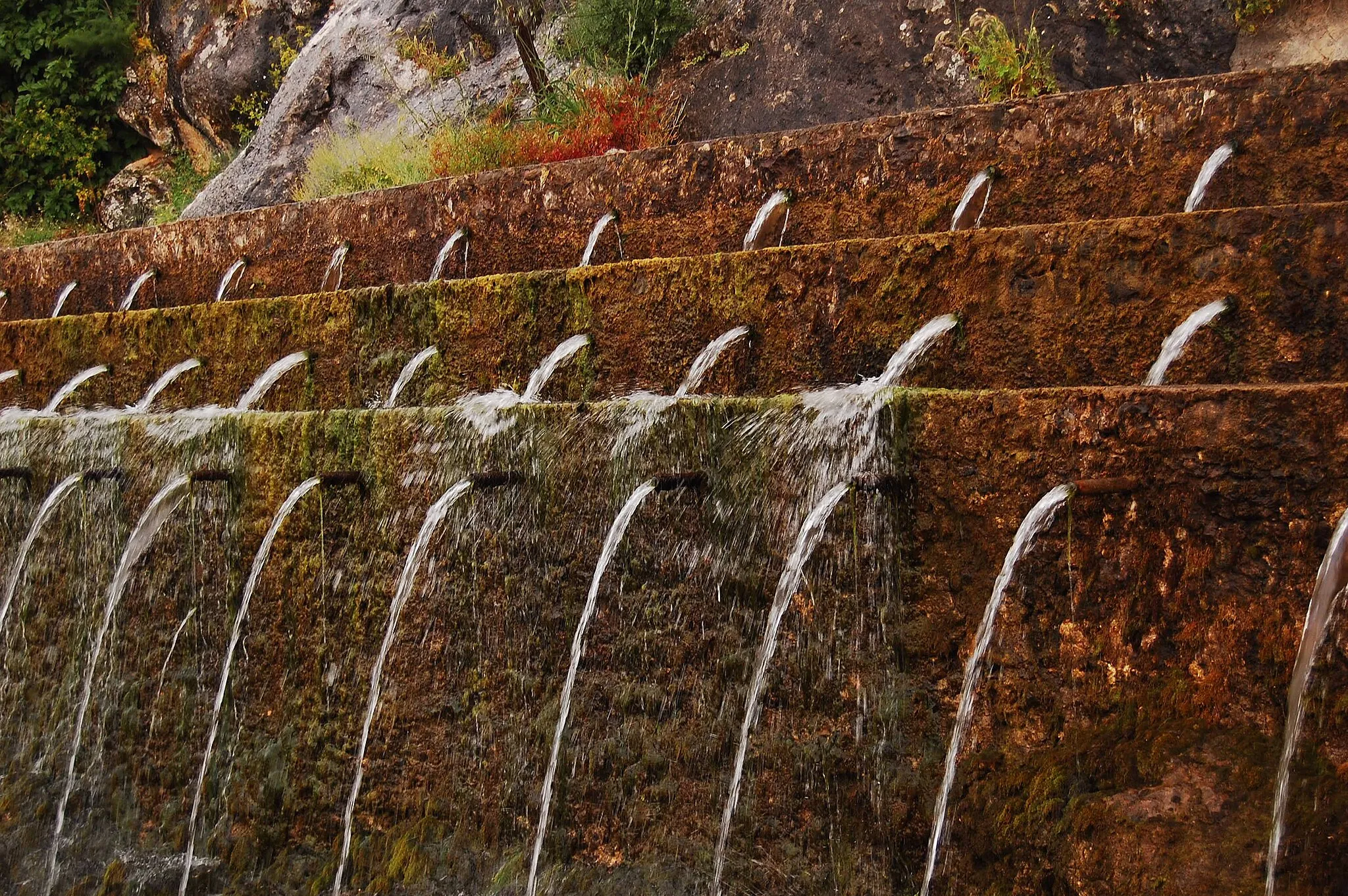 Photo showing: Fuente de los cien caños, Villanueva del Trabuco, Málaga, España.