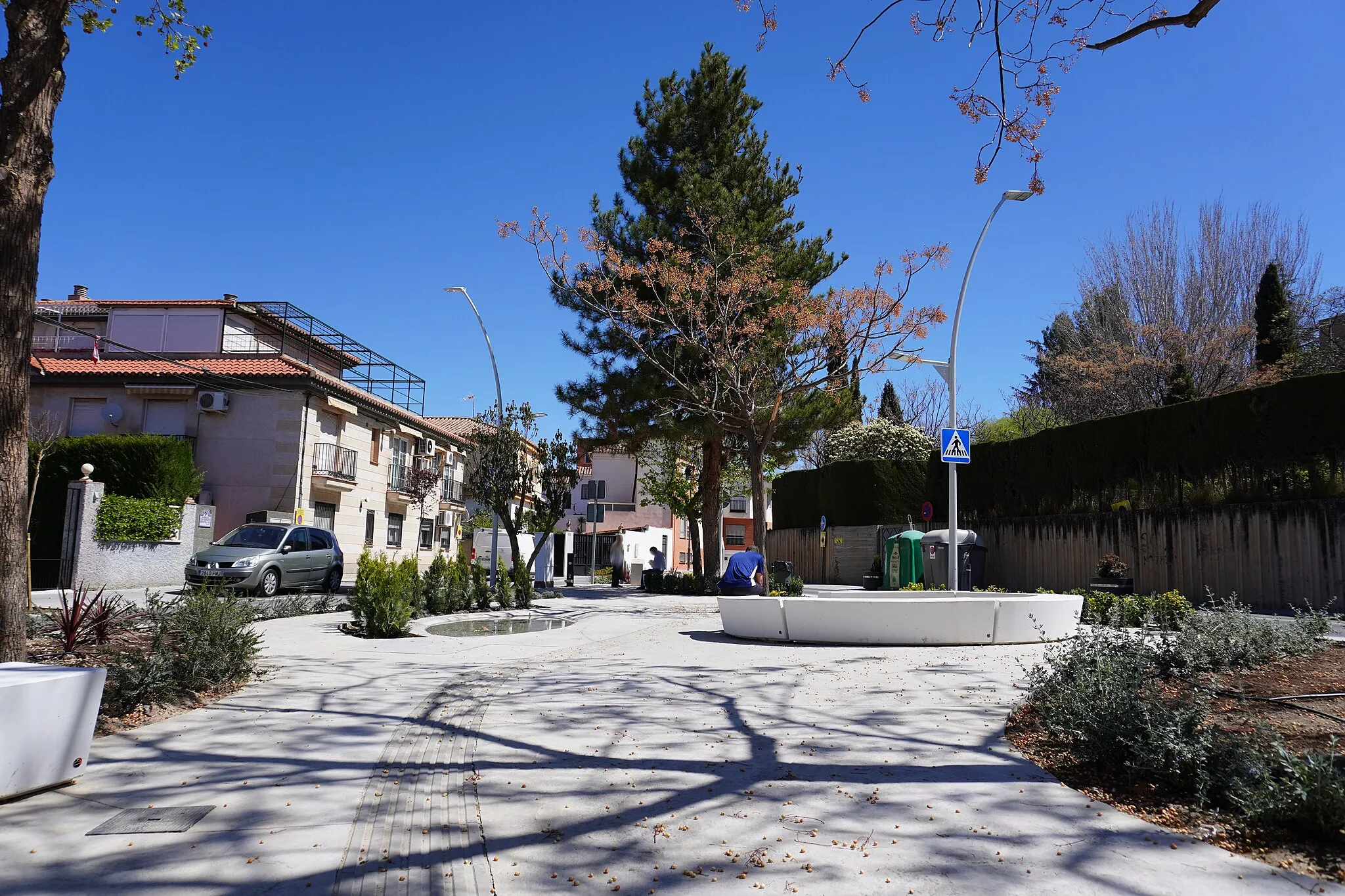 Photo showing: Fotografía de la Plaza Almudena Grandes del municipio granadino de La Zubia tras su inauguración tras una remodelación y cambio de nombre. La misma había sido inaugurada el 1 de abril, día previo a esta instantánea.