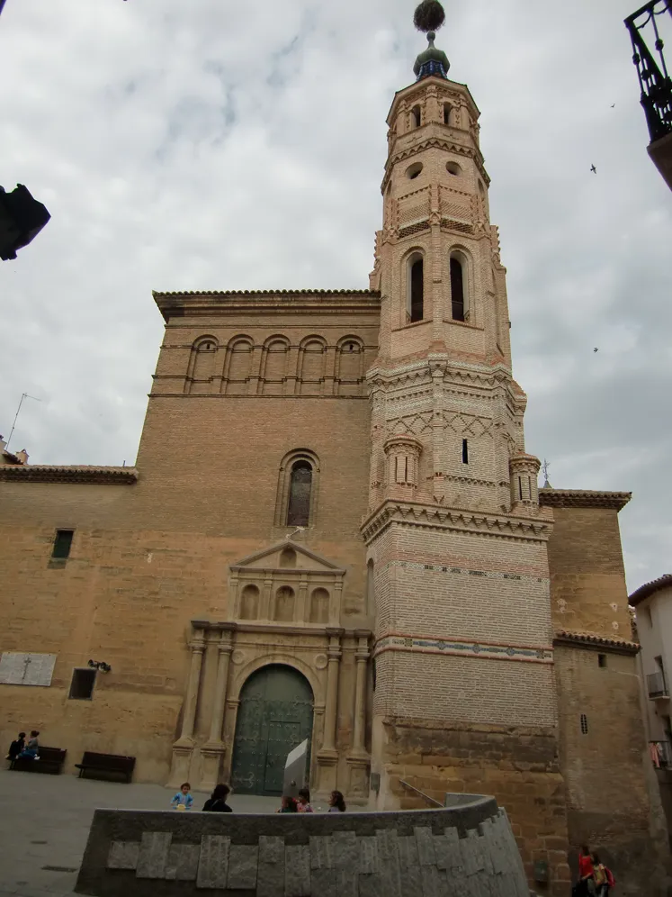 Photo showing: Albalate del Arzobispo. Bajo Martín. Aragón. Iglesia de la Asunción, s. XVI; torre, probable alminar s. XI.