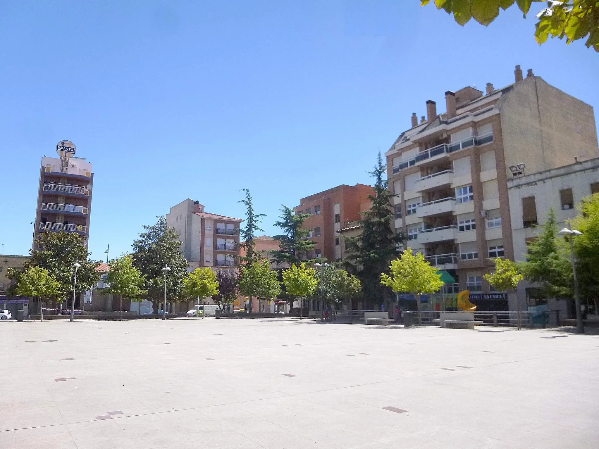 Photo showing: Binéfar - Plaza de España