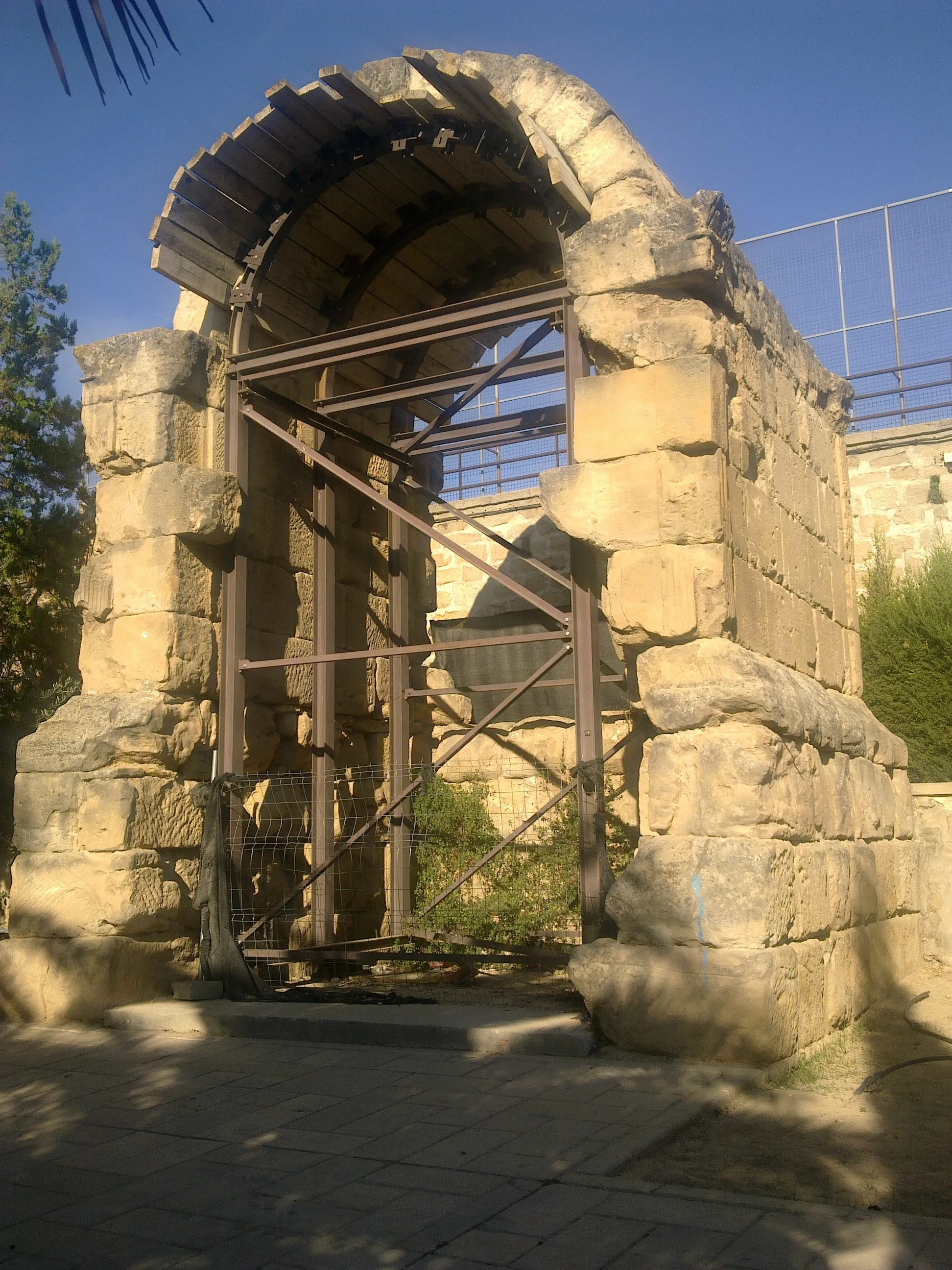 Photo showing: Mausoleu romà de Miralpeix Arquitectura funerària