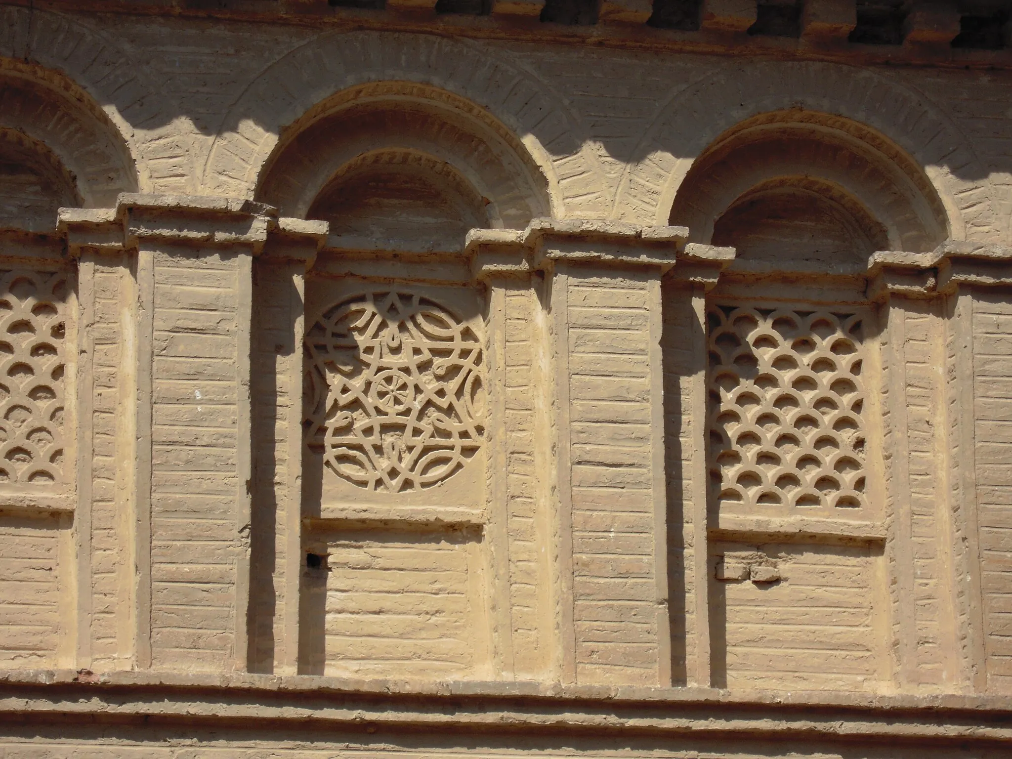 Photo showing: Set in detail for several of the galleries in arch with plaster lattice Mudejar style of the convent of the Immaculate Conception of Épila, province of Zaragoza in the community of Aragon in Spain and Europe.