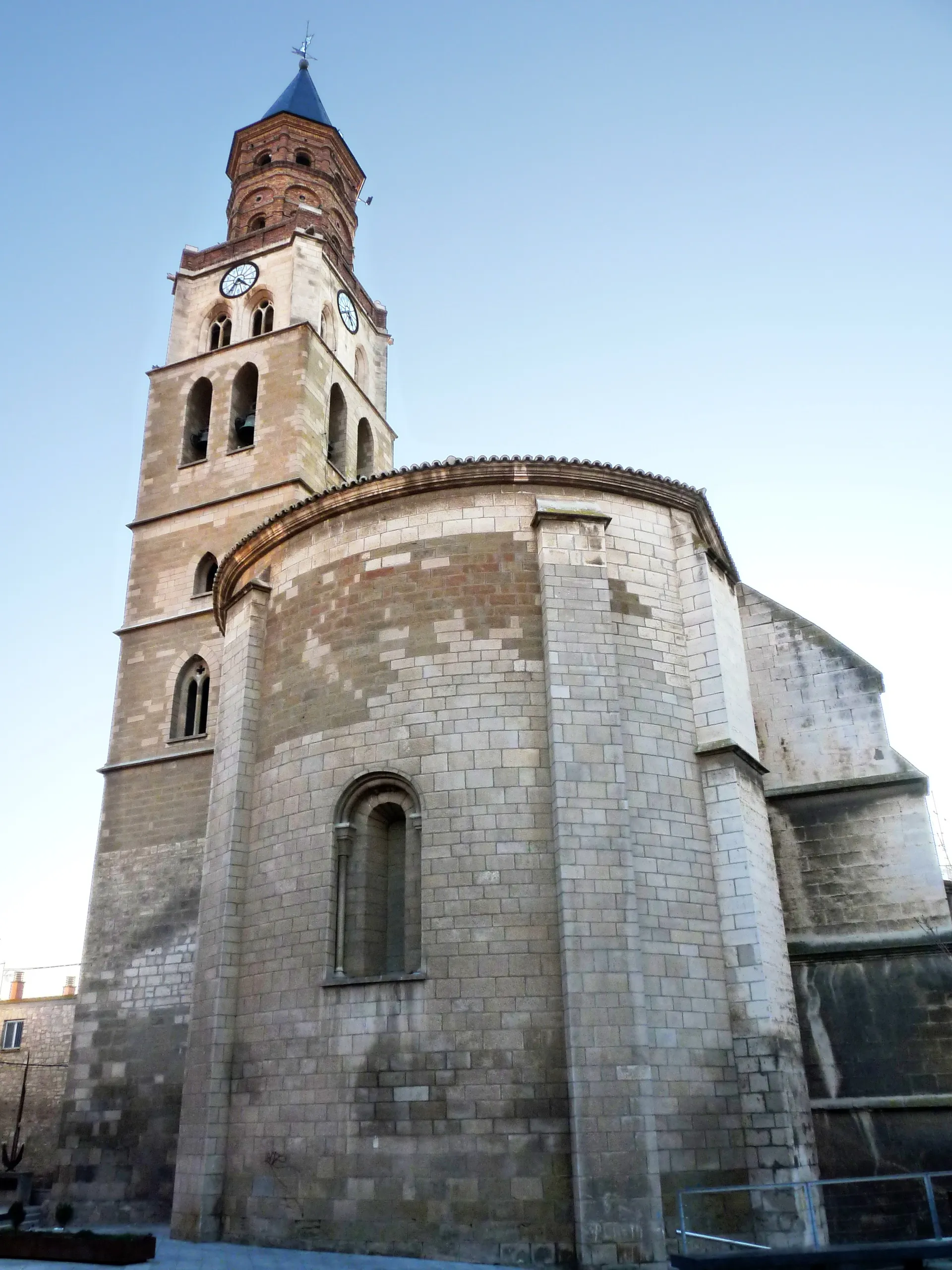 Photo showing: Fraga - Iglesia de San Pedro - Vista del ábside y la torre