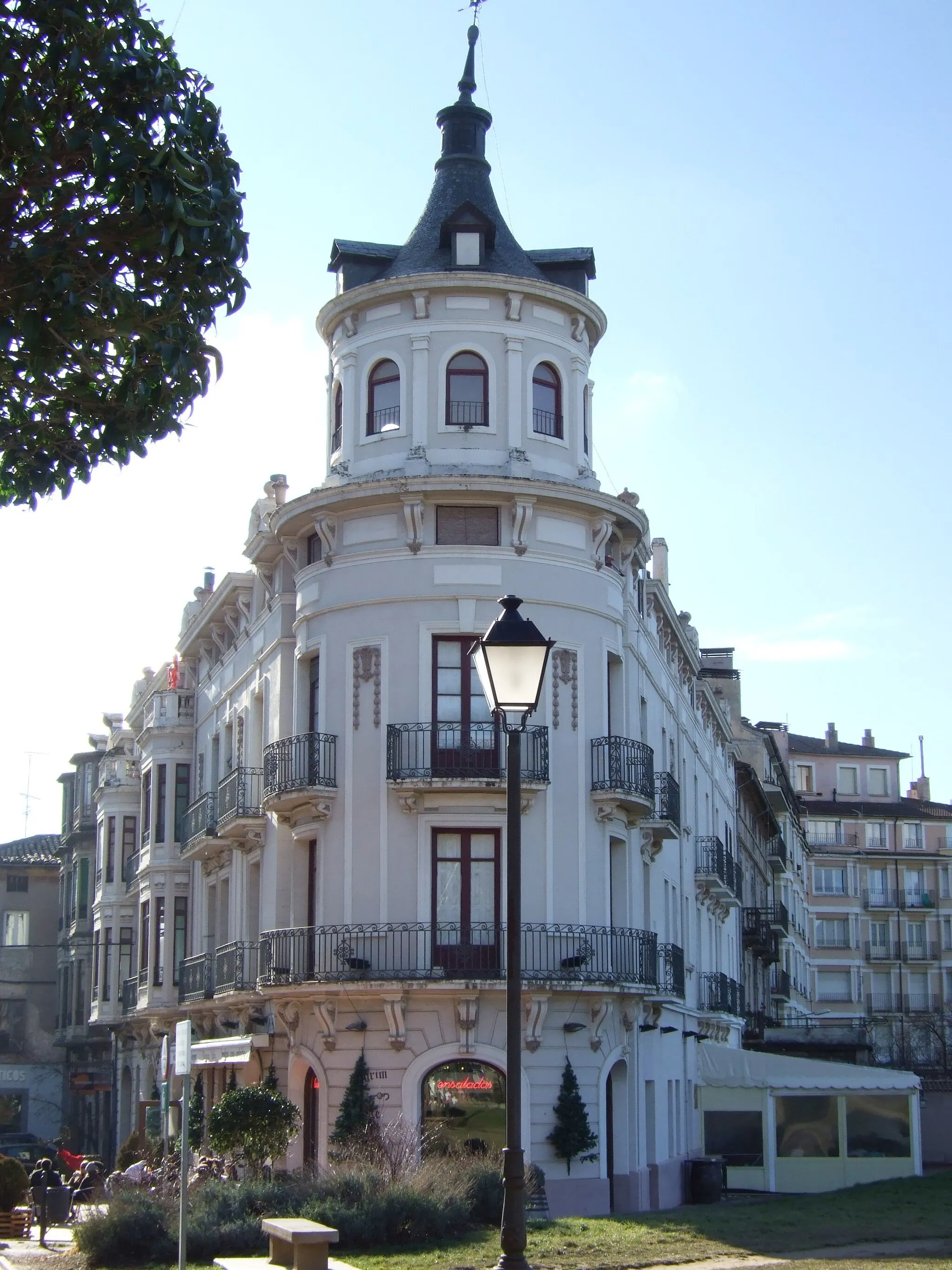 Photo showing: Jaca - Casa Borau [1] - Inspirado en la ecesión vienesa - Obra del arquitecto Cases Lamolla