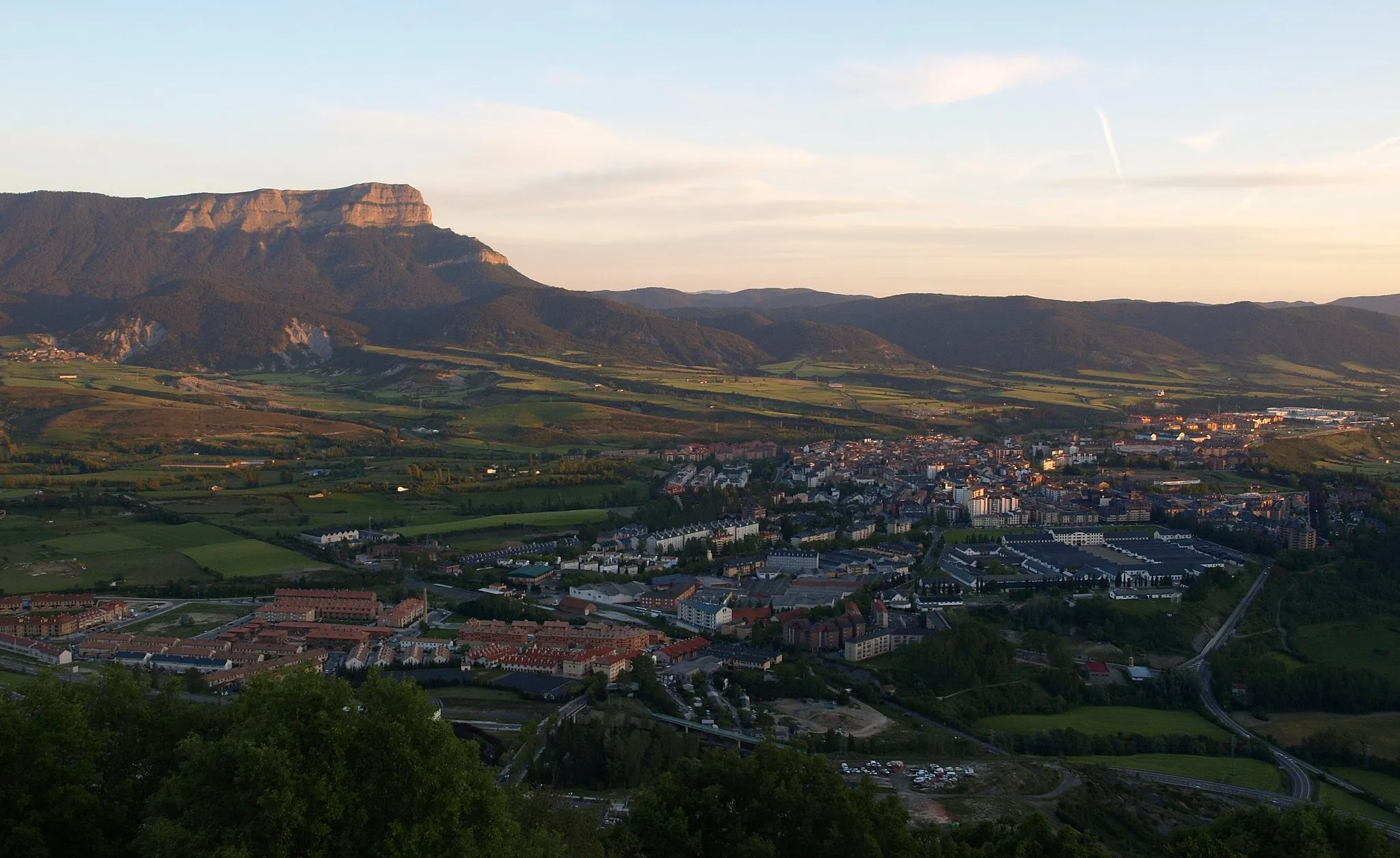 Photo showing: Panoramic view of Jaca (Aragon, Spain), taken from the Rapitan fortress hill.