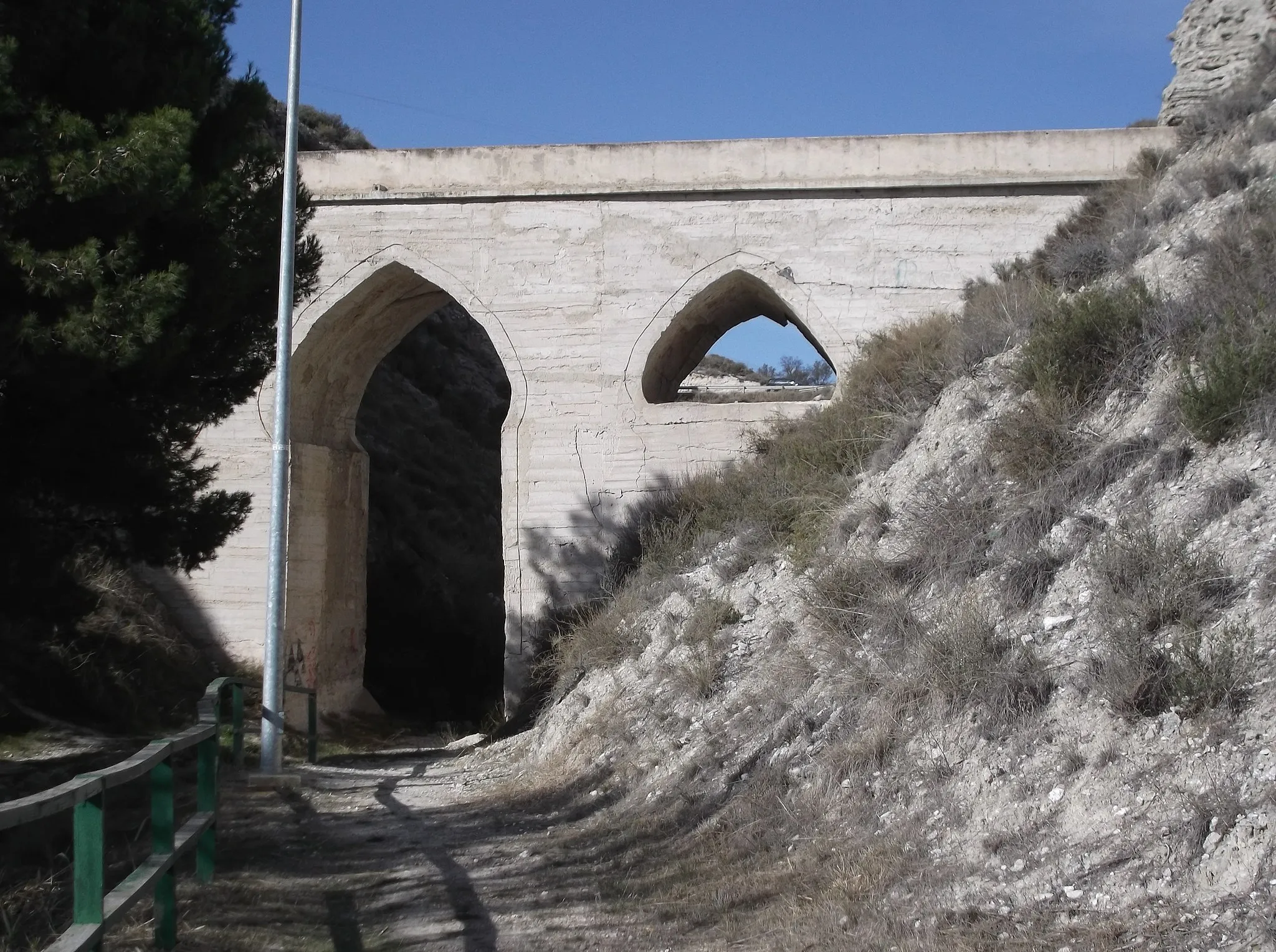 Photo showing: Arco de la Mora (Zuera, España)