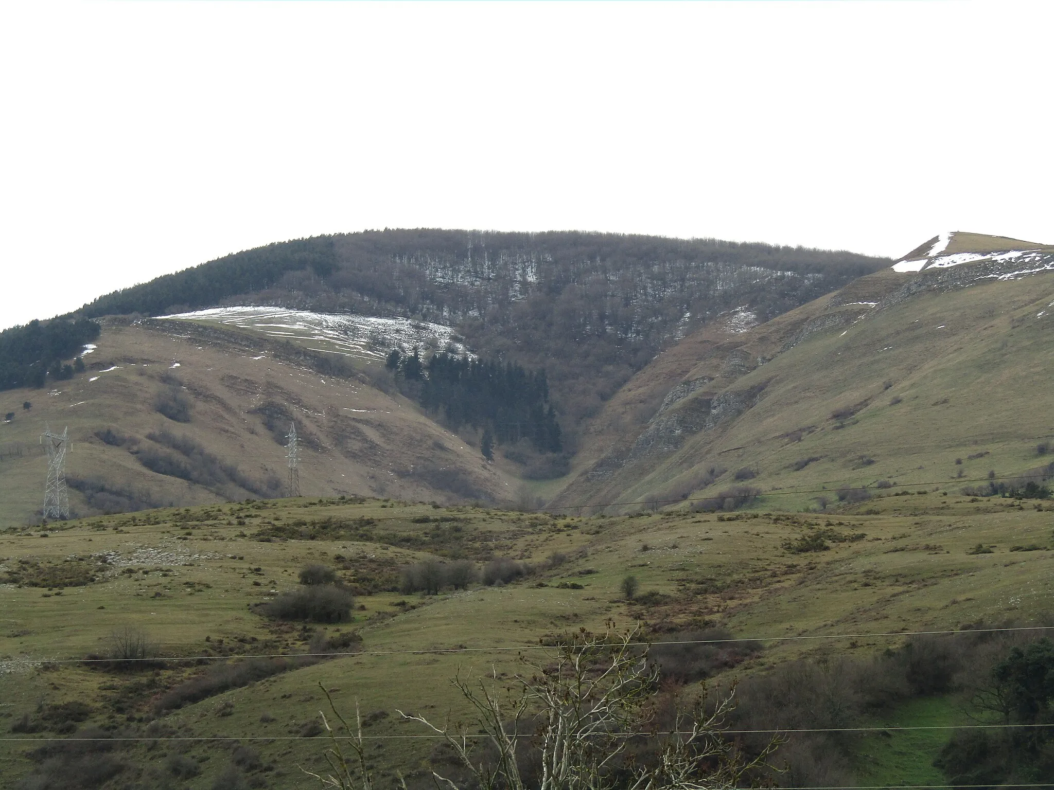 Photo showing: A view of the countryside and surrounding mountains in the village of Arenas de Iguña, Cantabria, Spain